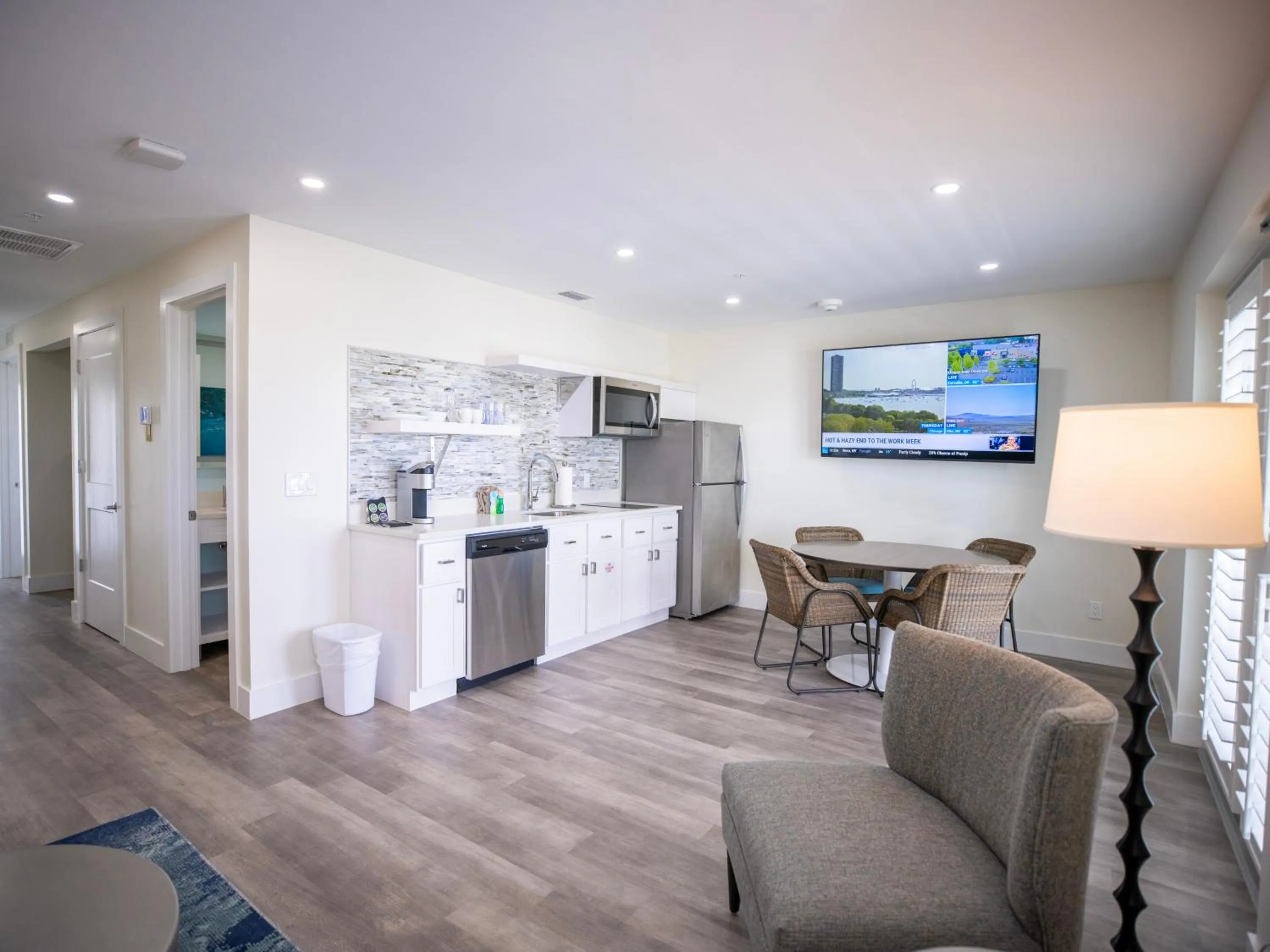 Kitchen or kitchenette in Sugarloaf Key Hotel at KOA Resort