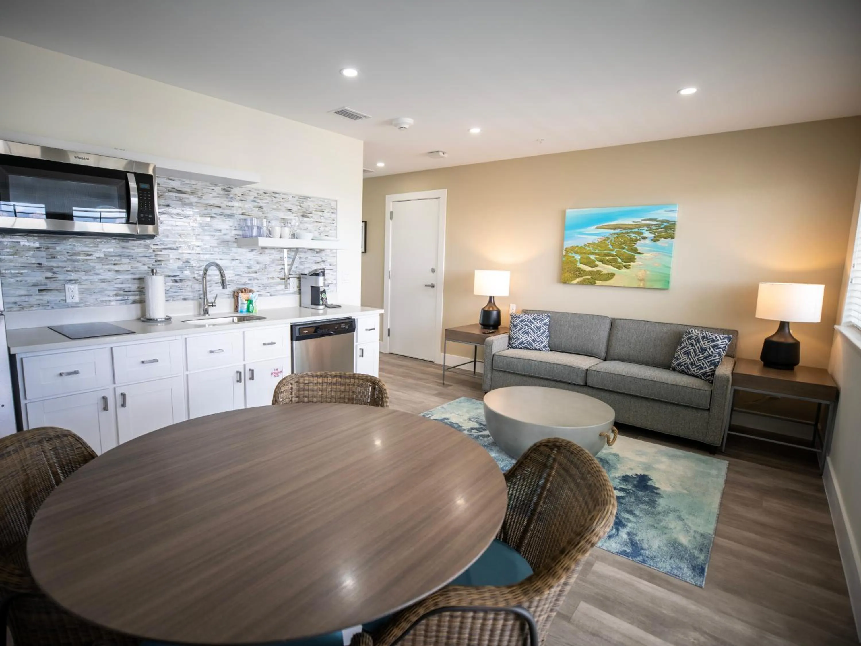 Kitchen or kitchenette in Sugarloaf Key Hotel at KOA Resort