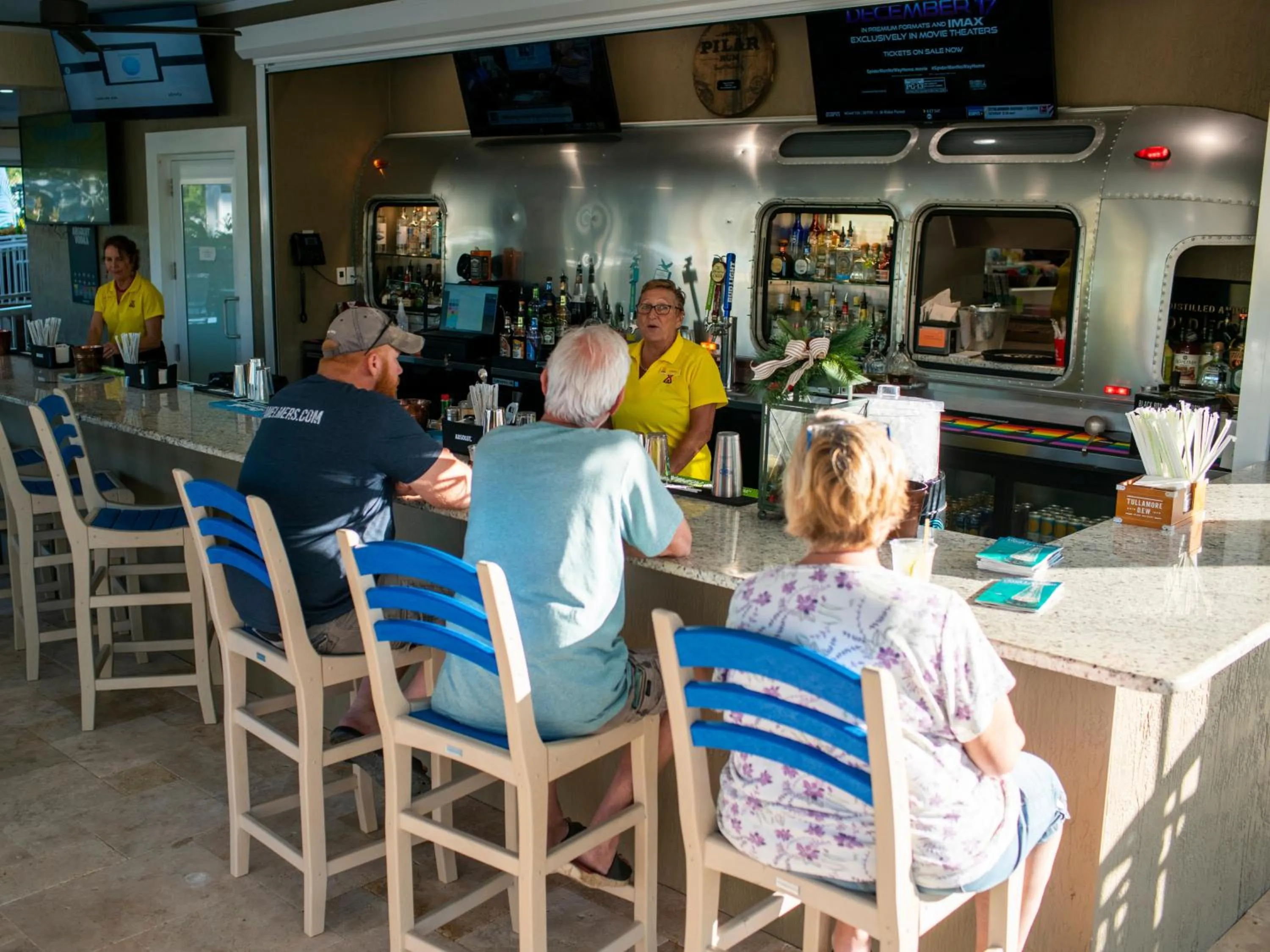Lounge or bar in Sugarloaf Key Hotel at KOA Resort