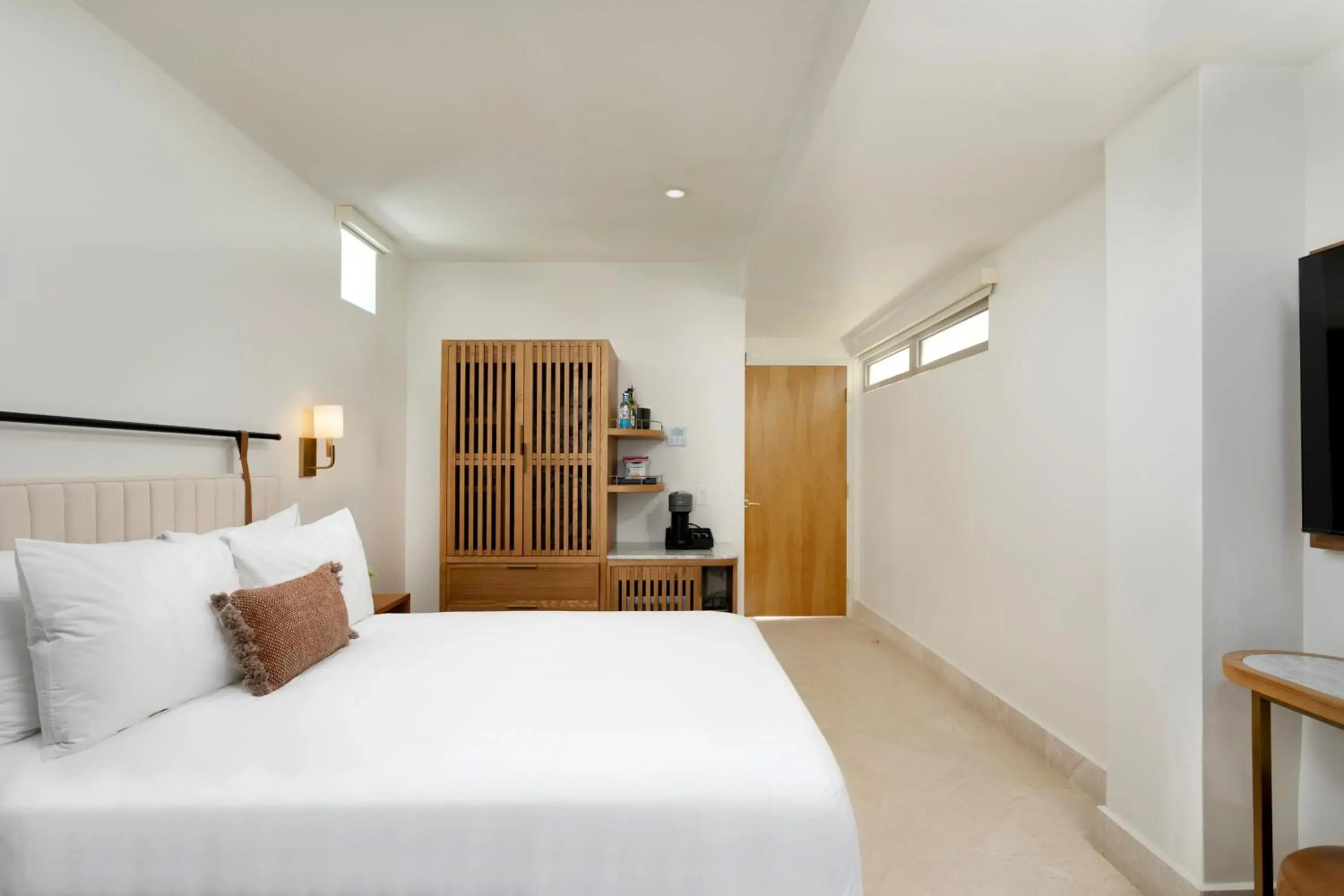 Queen Room - Disability Access in Alma San Juan Queen Room - Disability Access in Alma San Juan