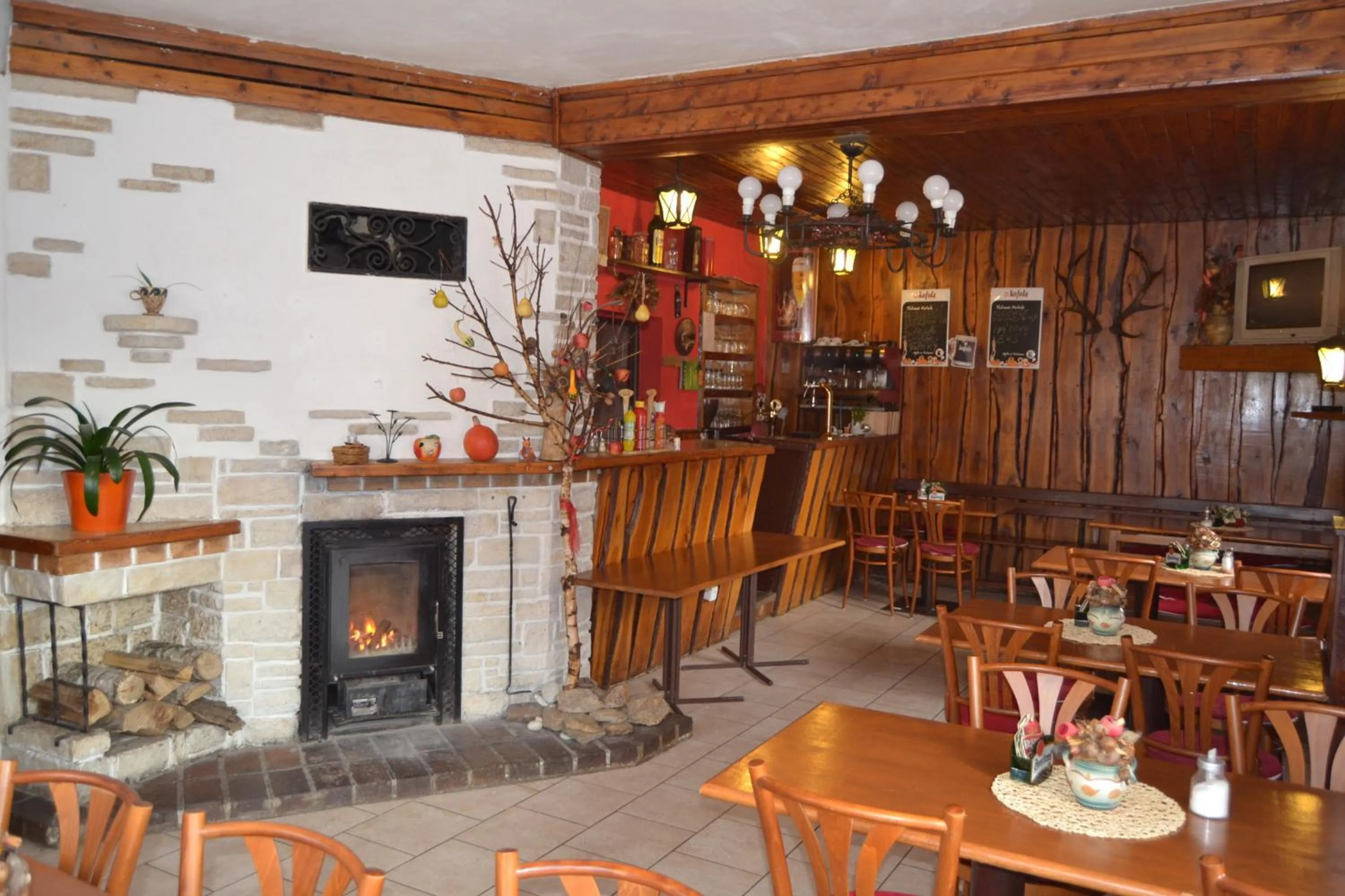 Restaurant/places to eat in Horský Hotel Arnica