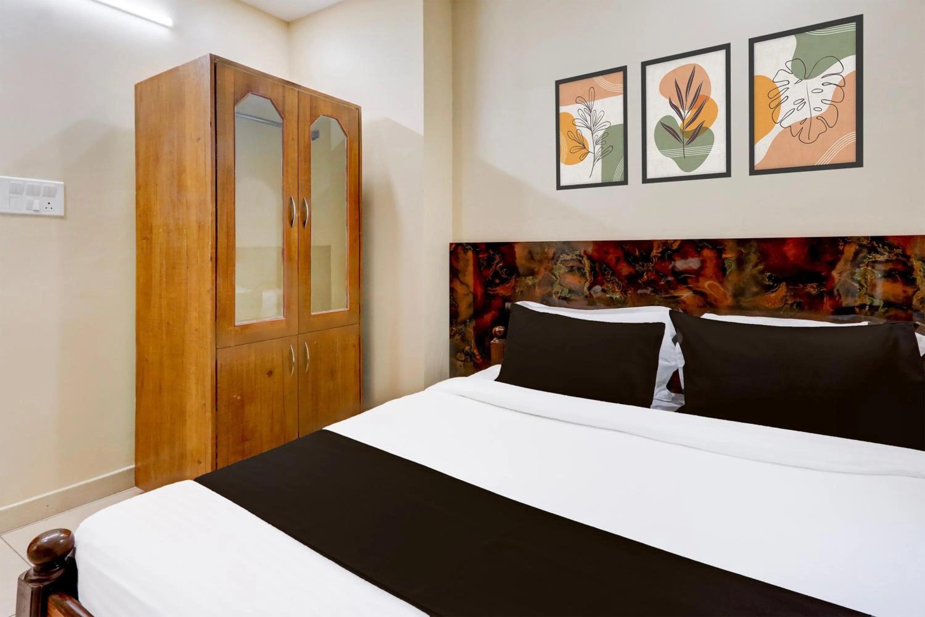 Bedroom, Bed in Hotel O Sai Manikanta Homes