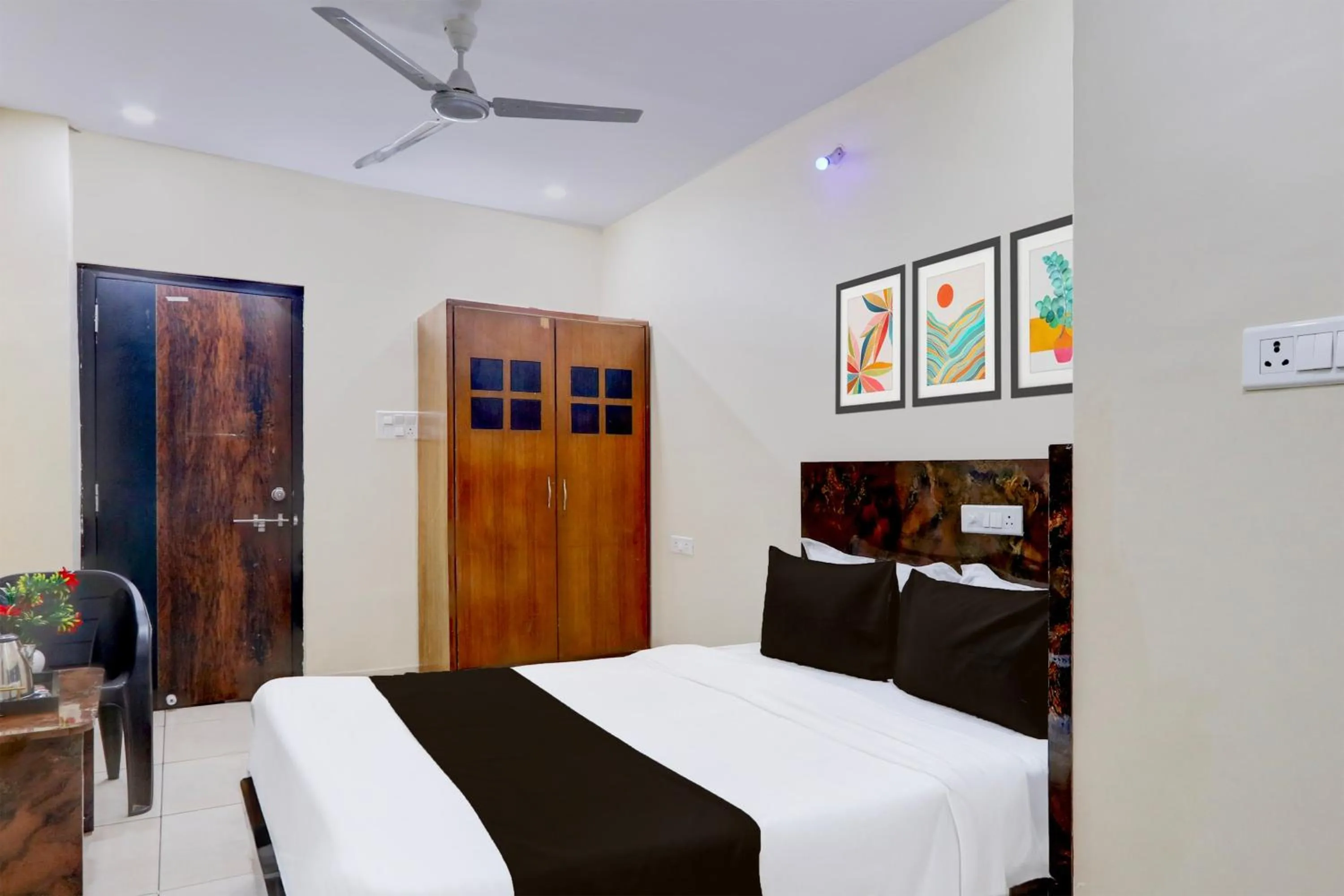 Bedroom, Bed in Hotel O Sai Manikanta Homes