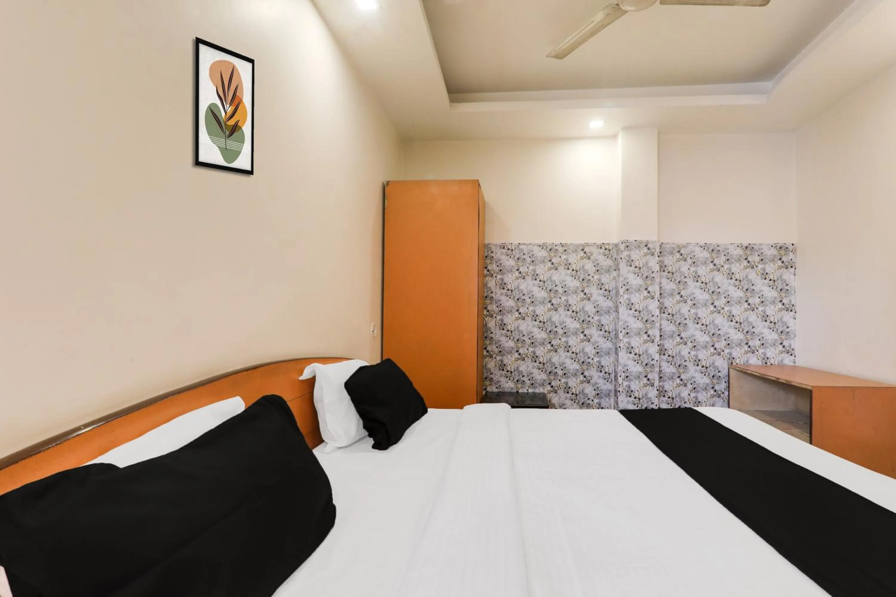 Bedroom, Bed in Super Hotel O TJ INTERNATIONAL