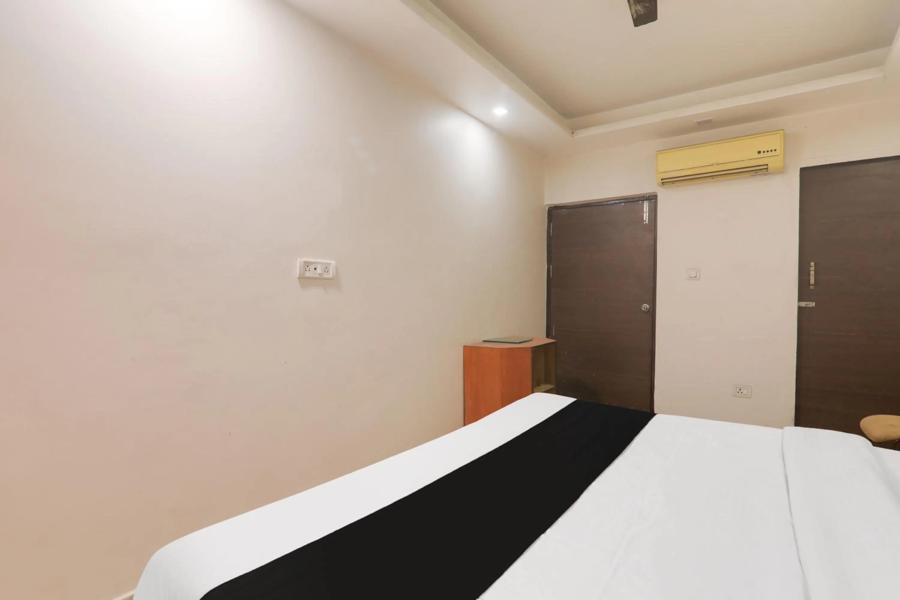 Bedroom, Bed in Super Hotel O TJ INTERNATIONAL