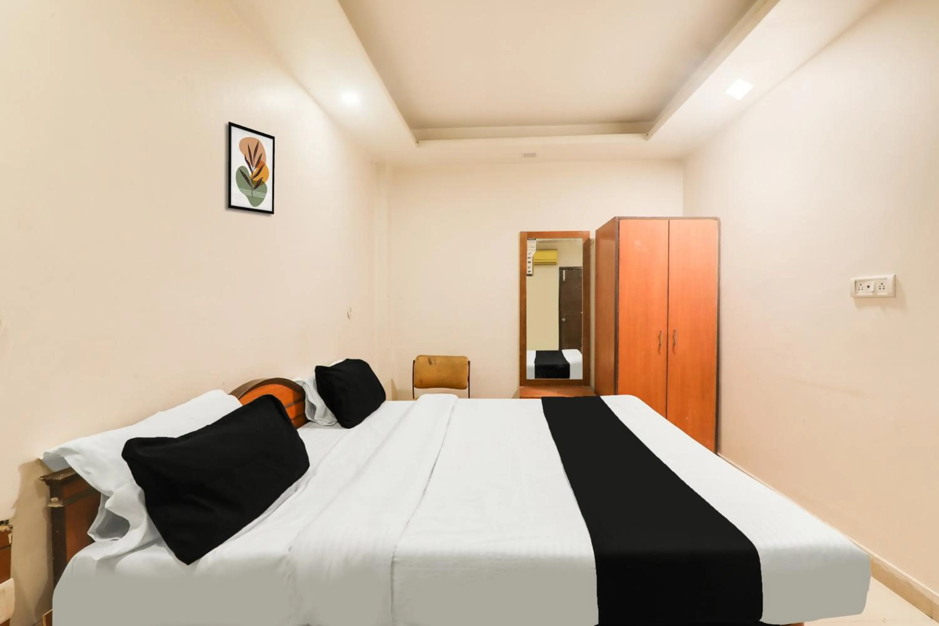 Bedroom, Bed in Super Hotel O TJ INTERNATIONAL