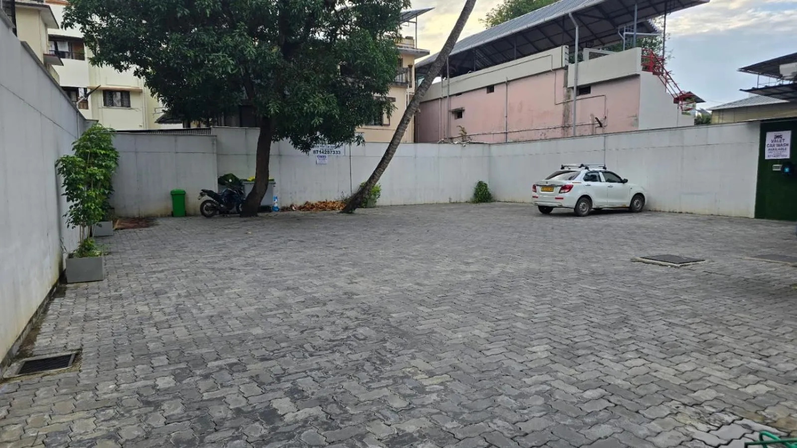Parking in Q-White Crescent