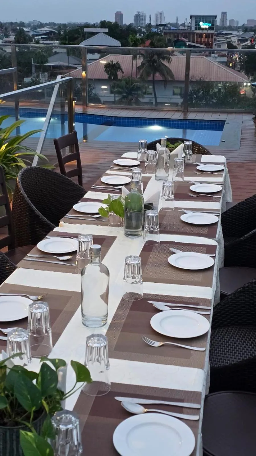 Restaurant/places to eat in Q-White Crescent