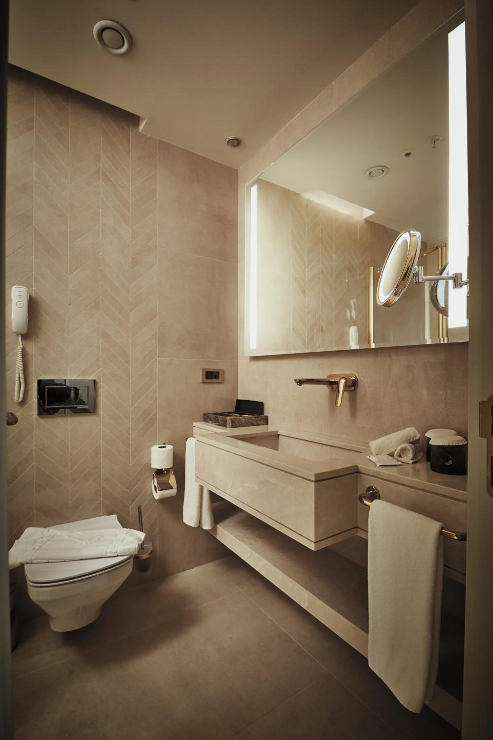 Toilet in The Hotels, Galata