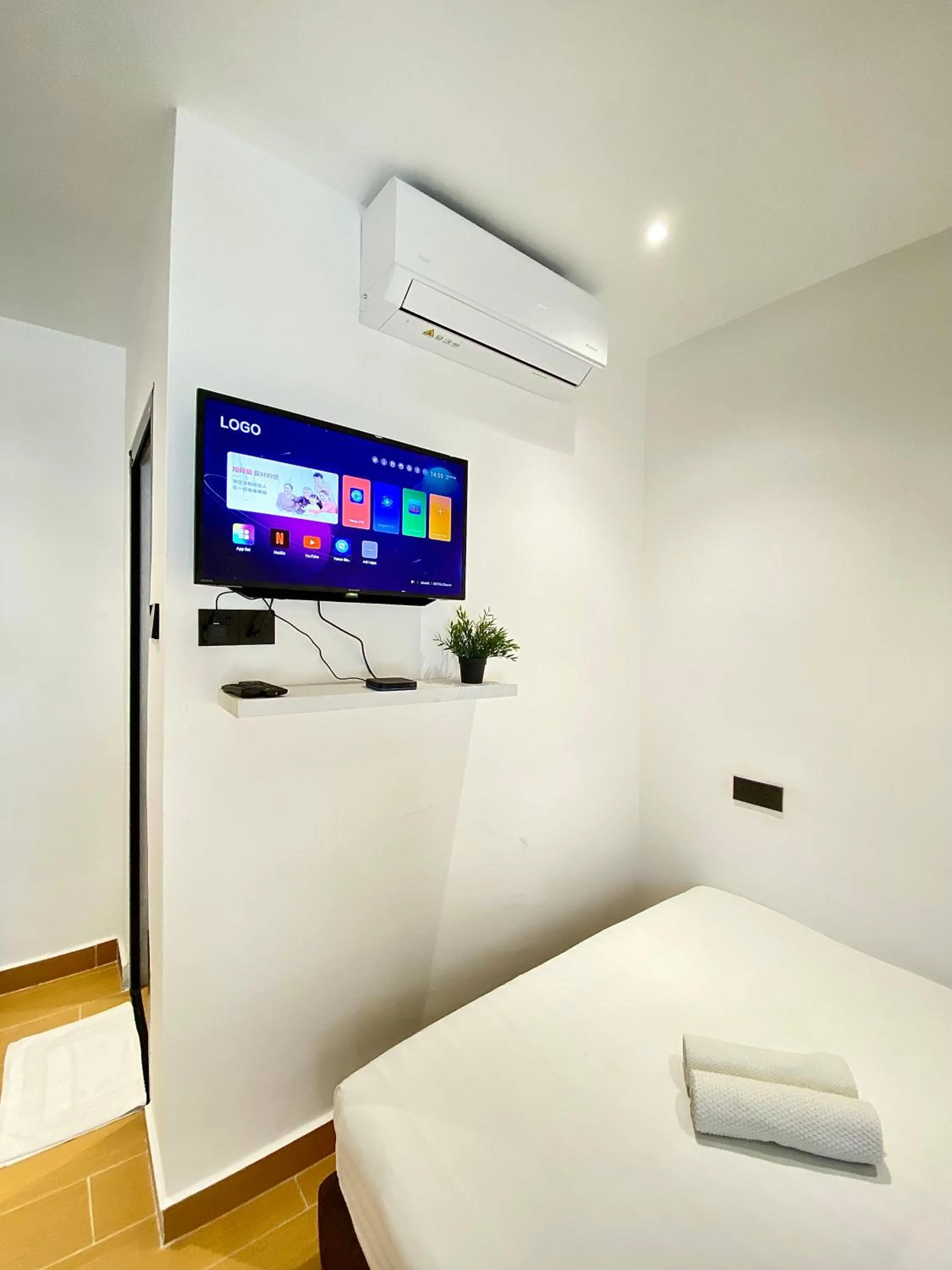 TV and multimedia, Bed in The 6N by Sky Hive