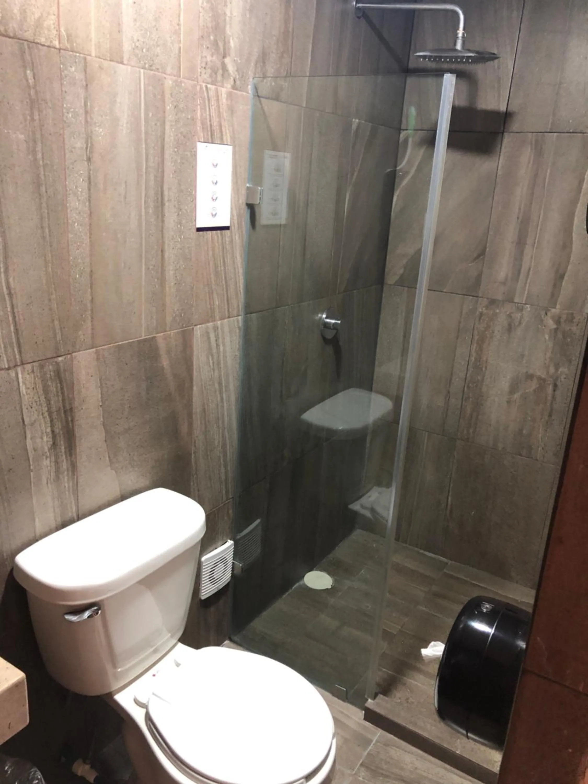 Shower in Hotel Tepeyac 402 León Calzada