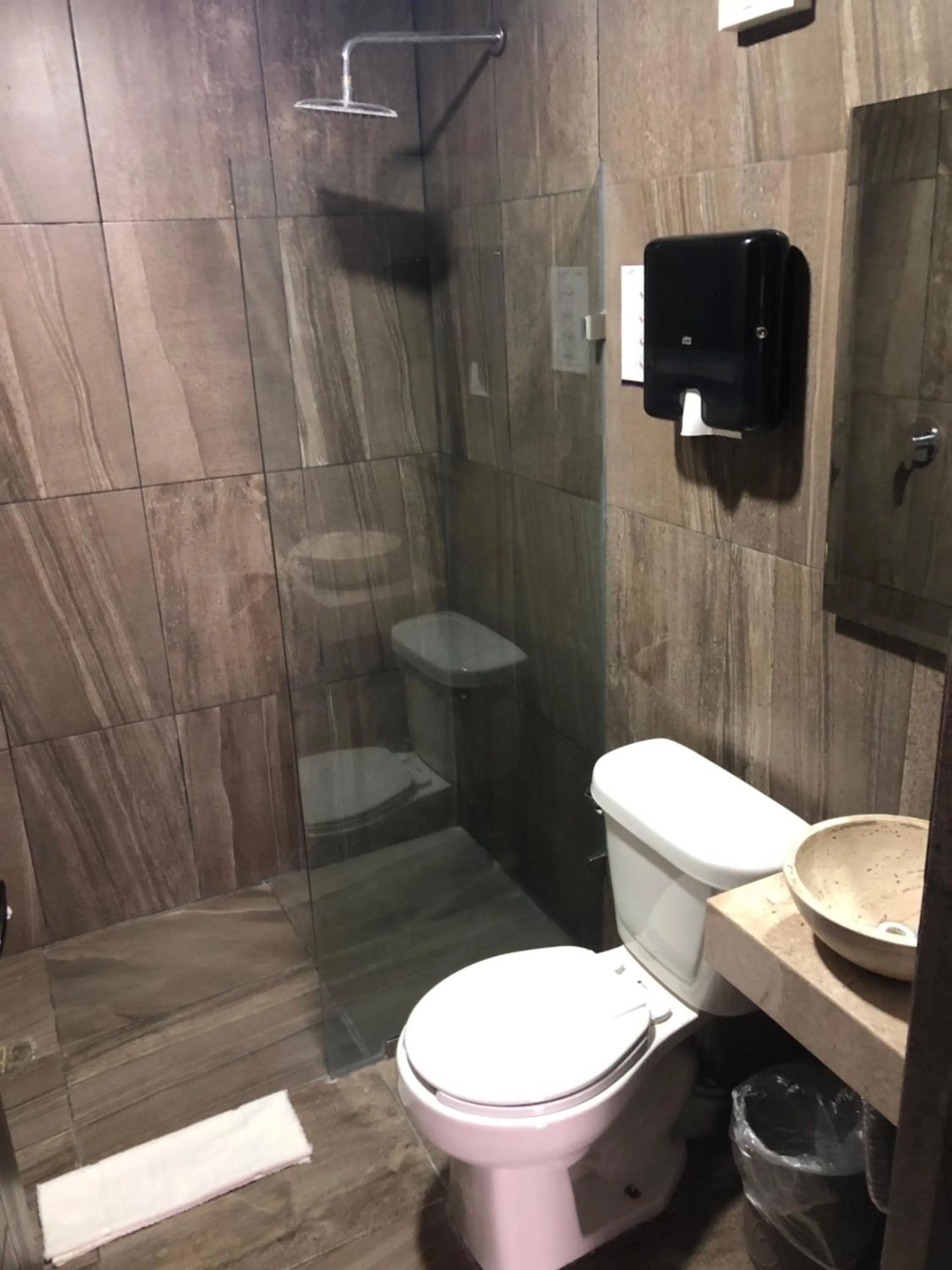 Shower in Hotel Tepeyac 402 León Calzada