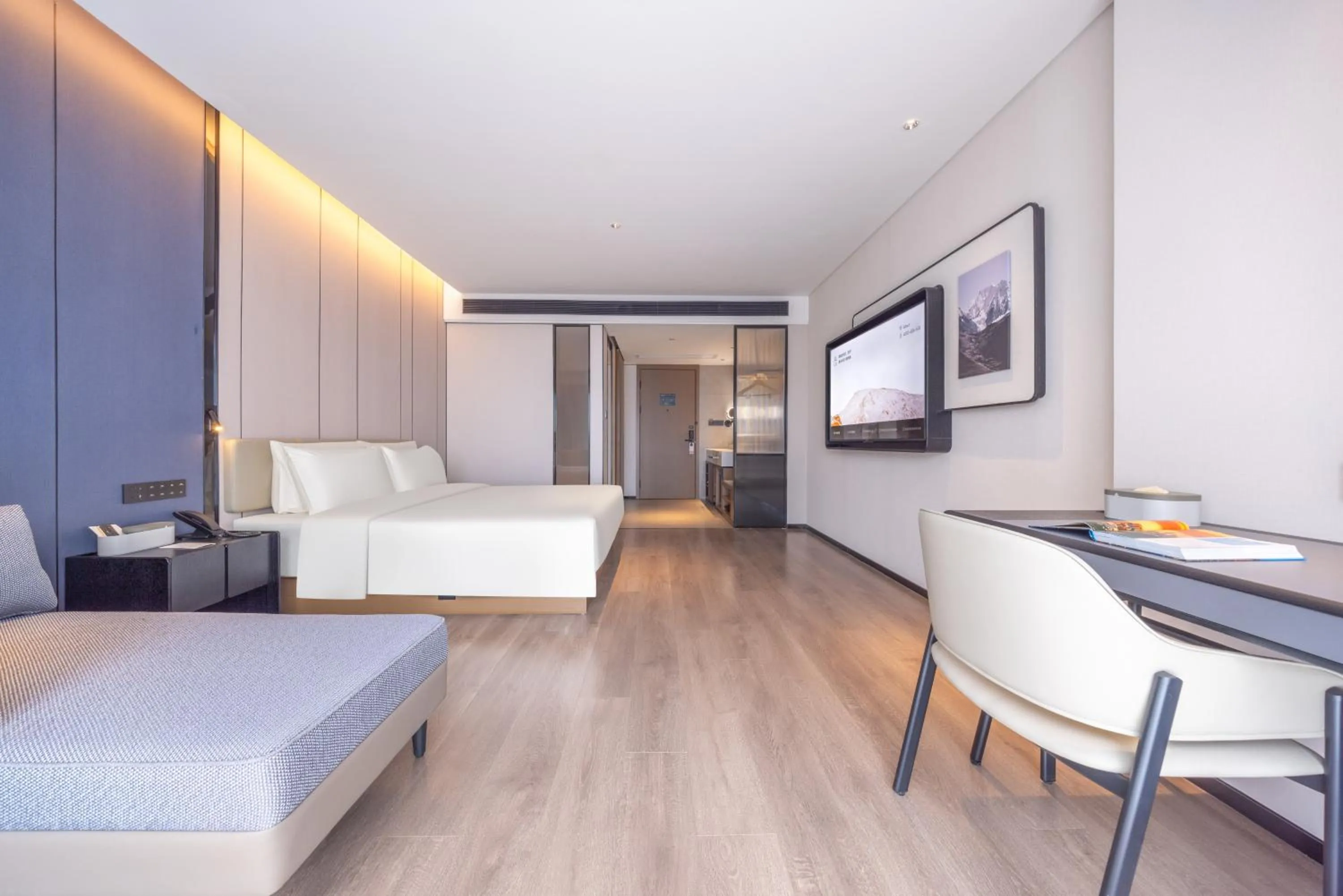 Bed in Atour Hotel Guangzhou Baiyun Station Julong Metro Station