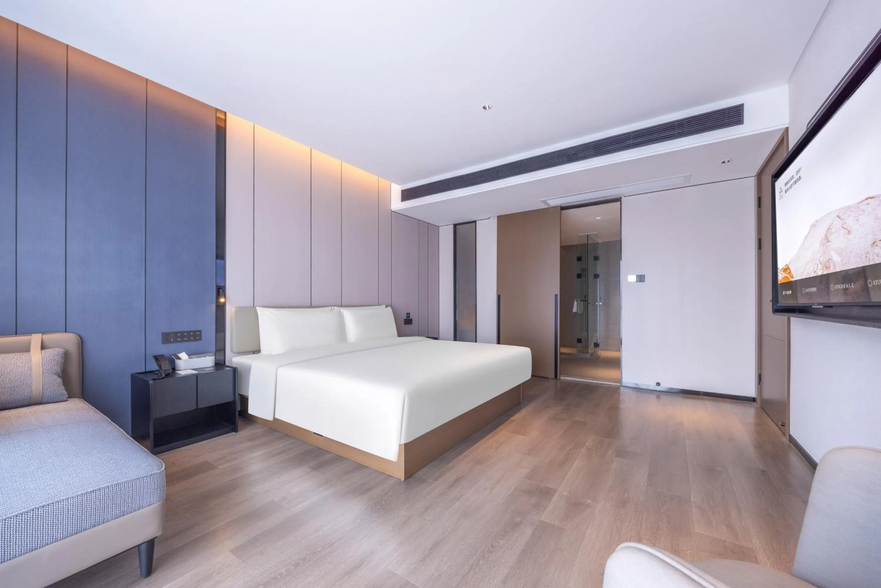 Bed in Atour Hotel Guangzhou Baiyun Station Julong Metro Station