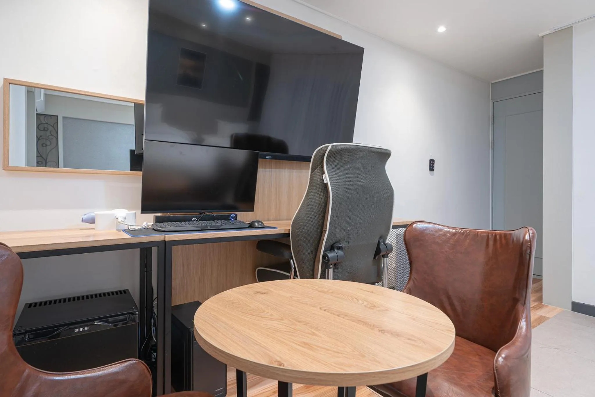 TV and multimedia in Curve Hotel Iksan