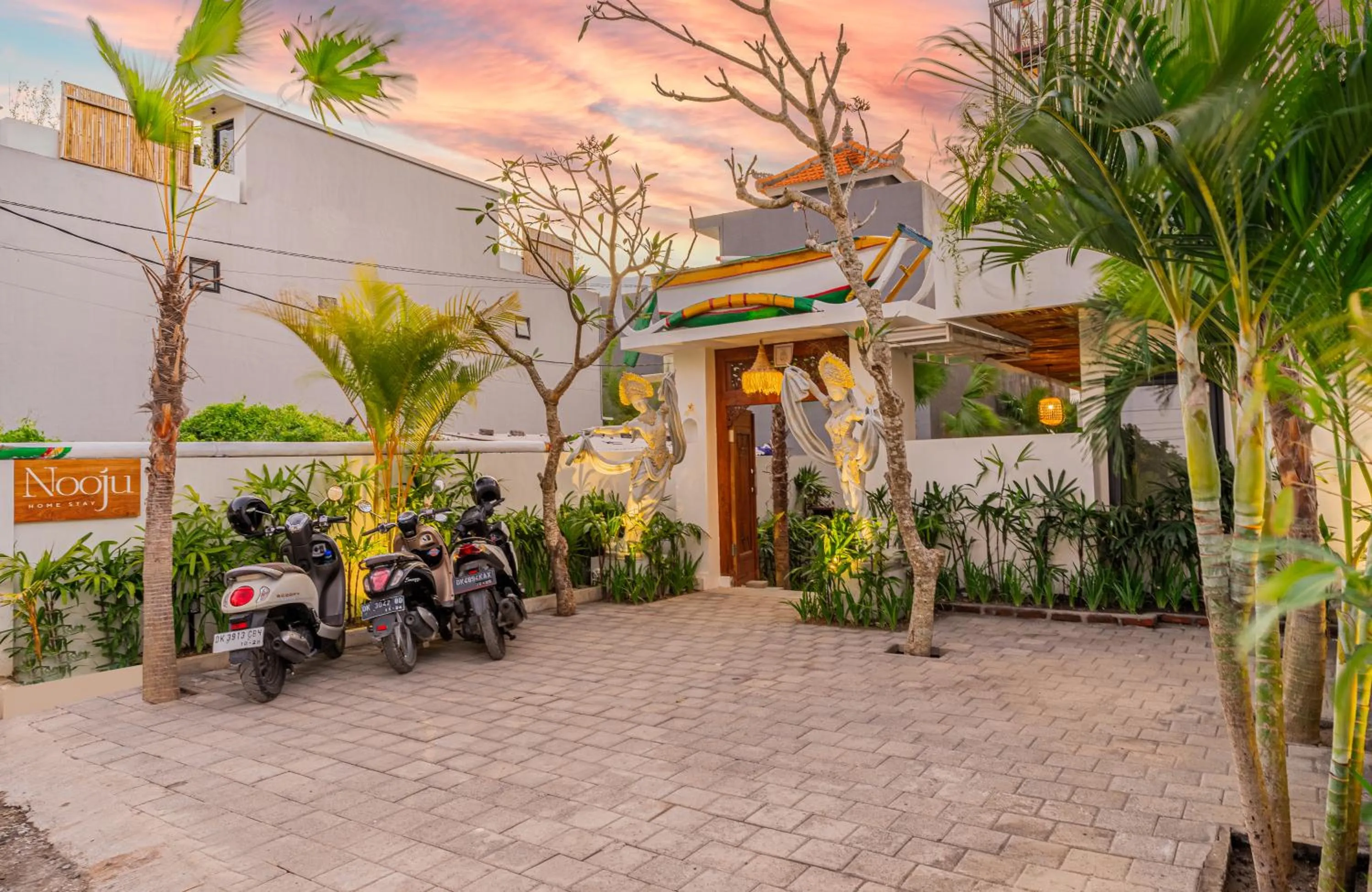 Facade/entrance in Nooju Pererenan