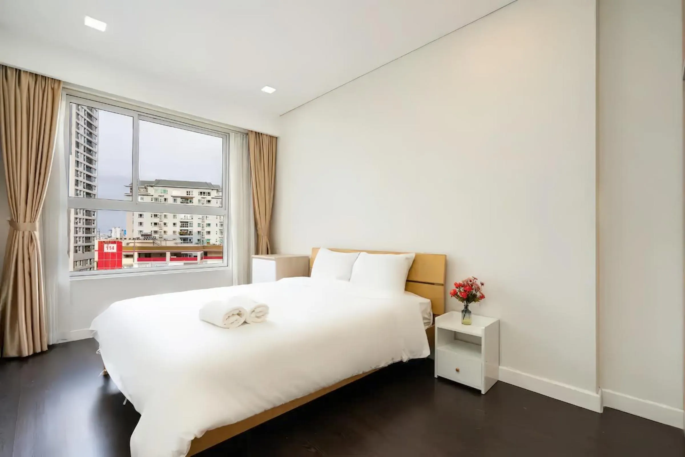 Property building, Bed in RAINBOW Sky Center TSN Airport