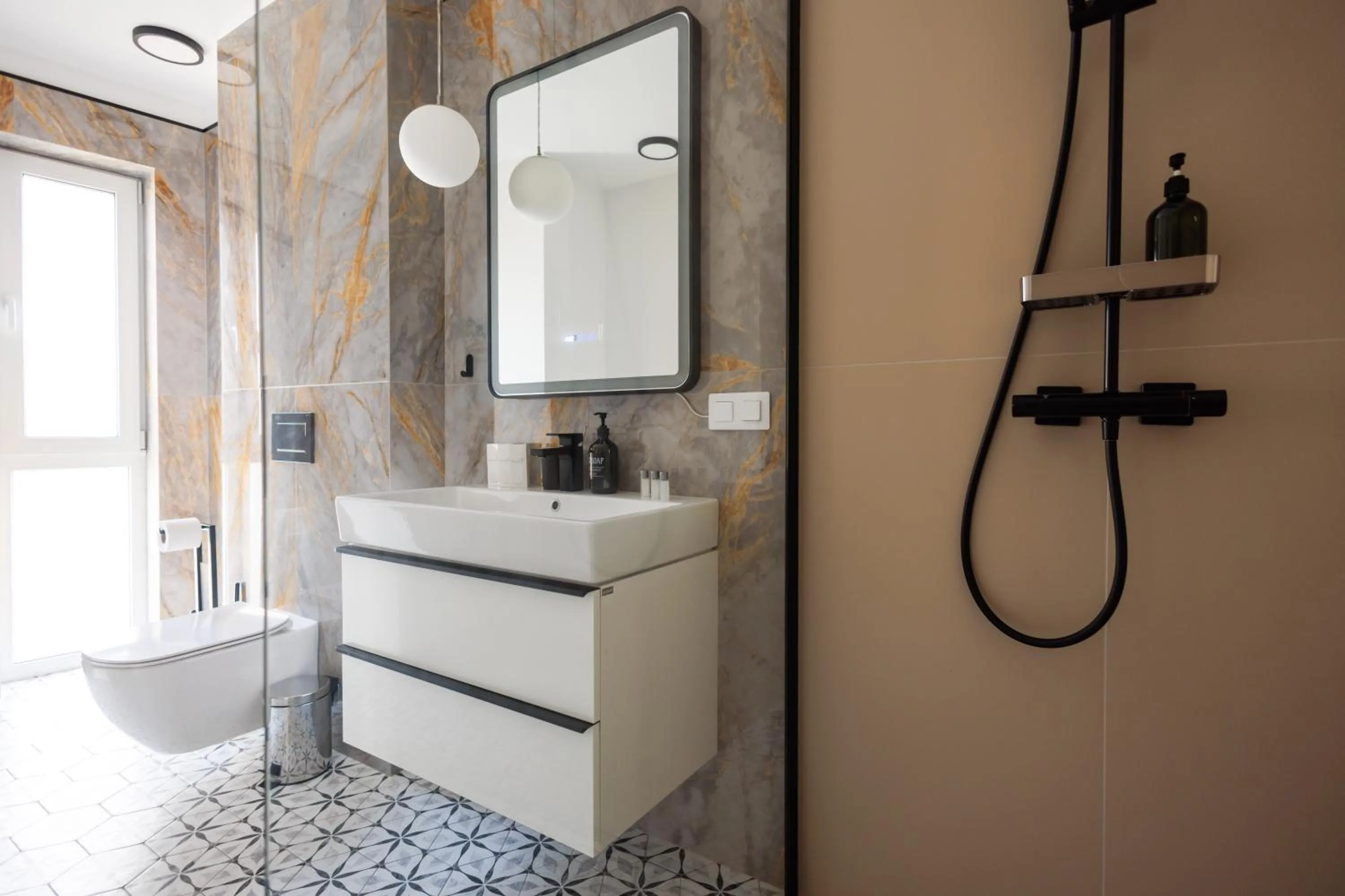 Toilet in Moldovei 2 Apartments by Central Park