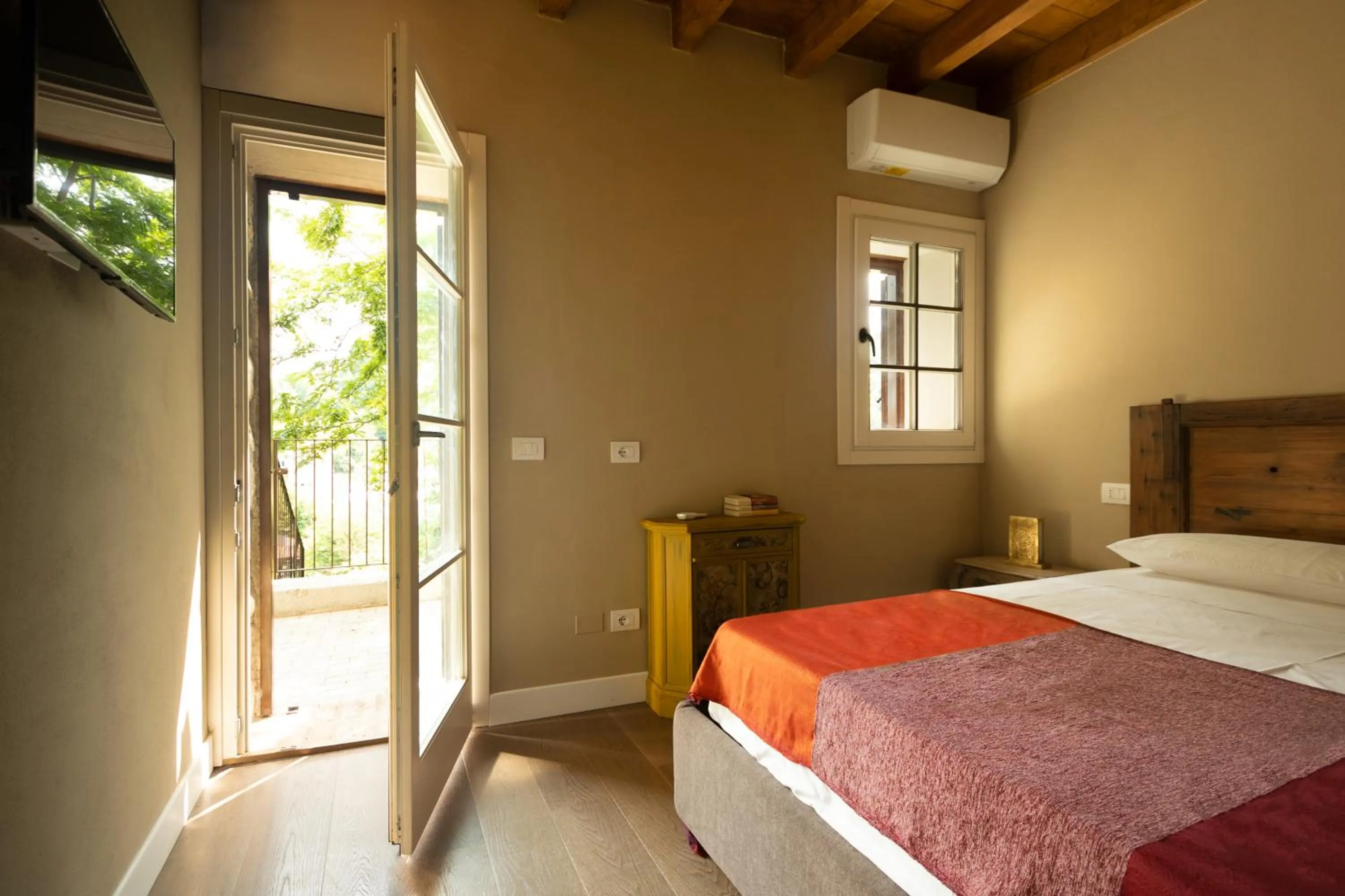 Bed in Luce Boutique Hotel