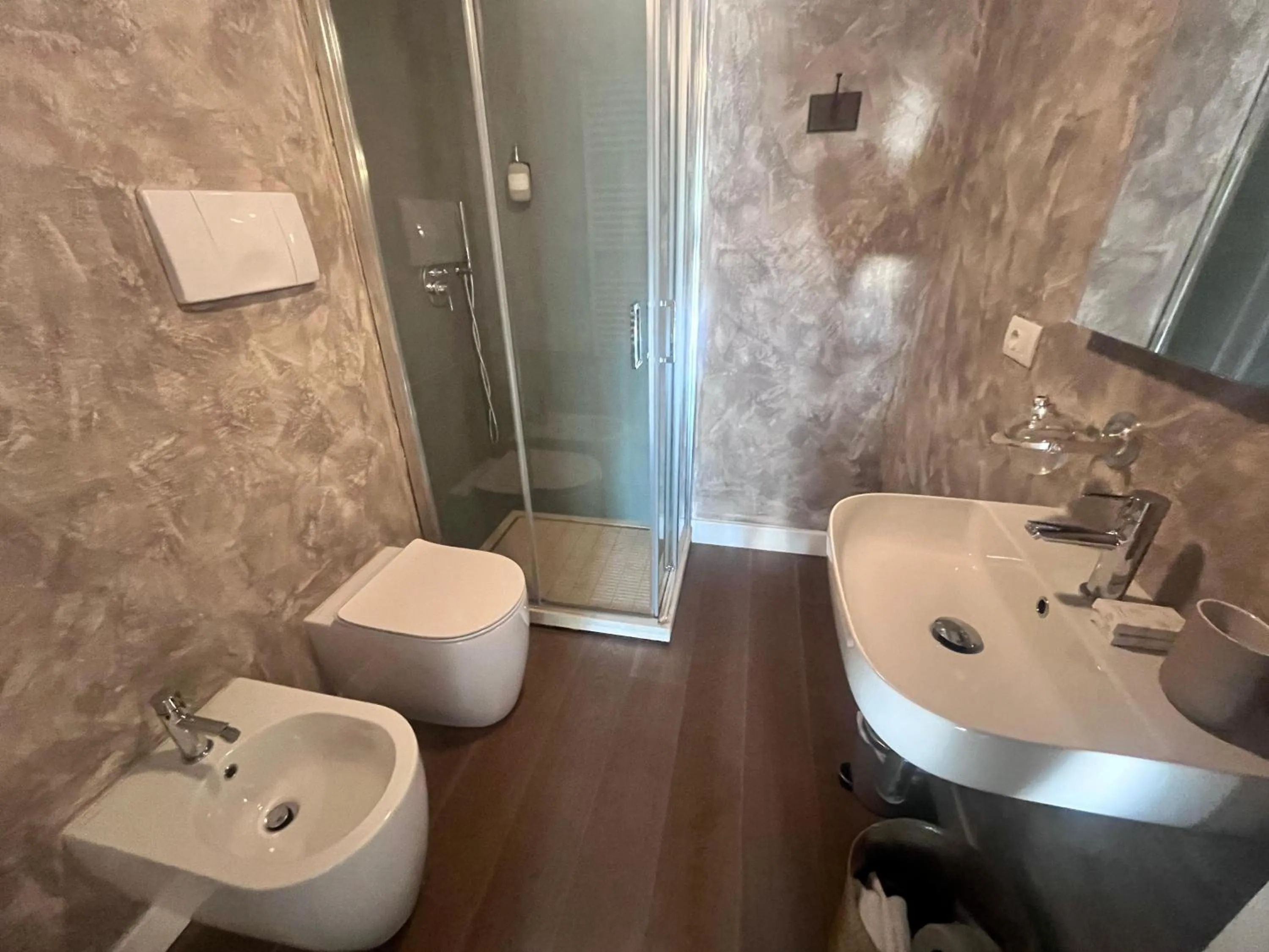 Shower in Luce Boutique Hotel