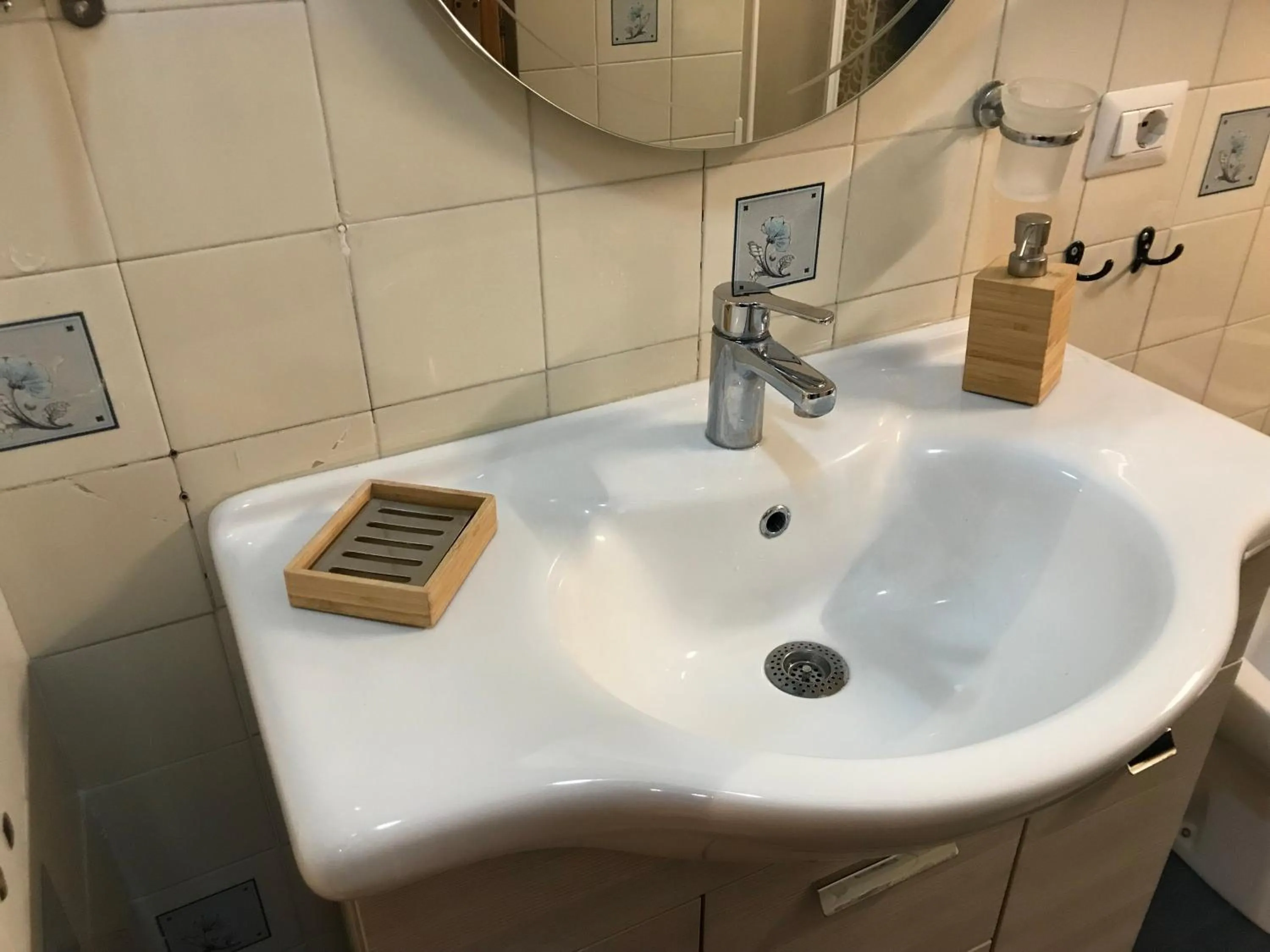 Shower in The sweet Frascati Home