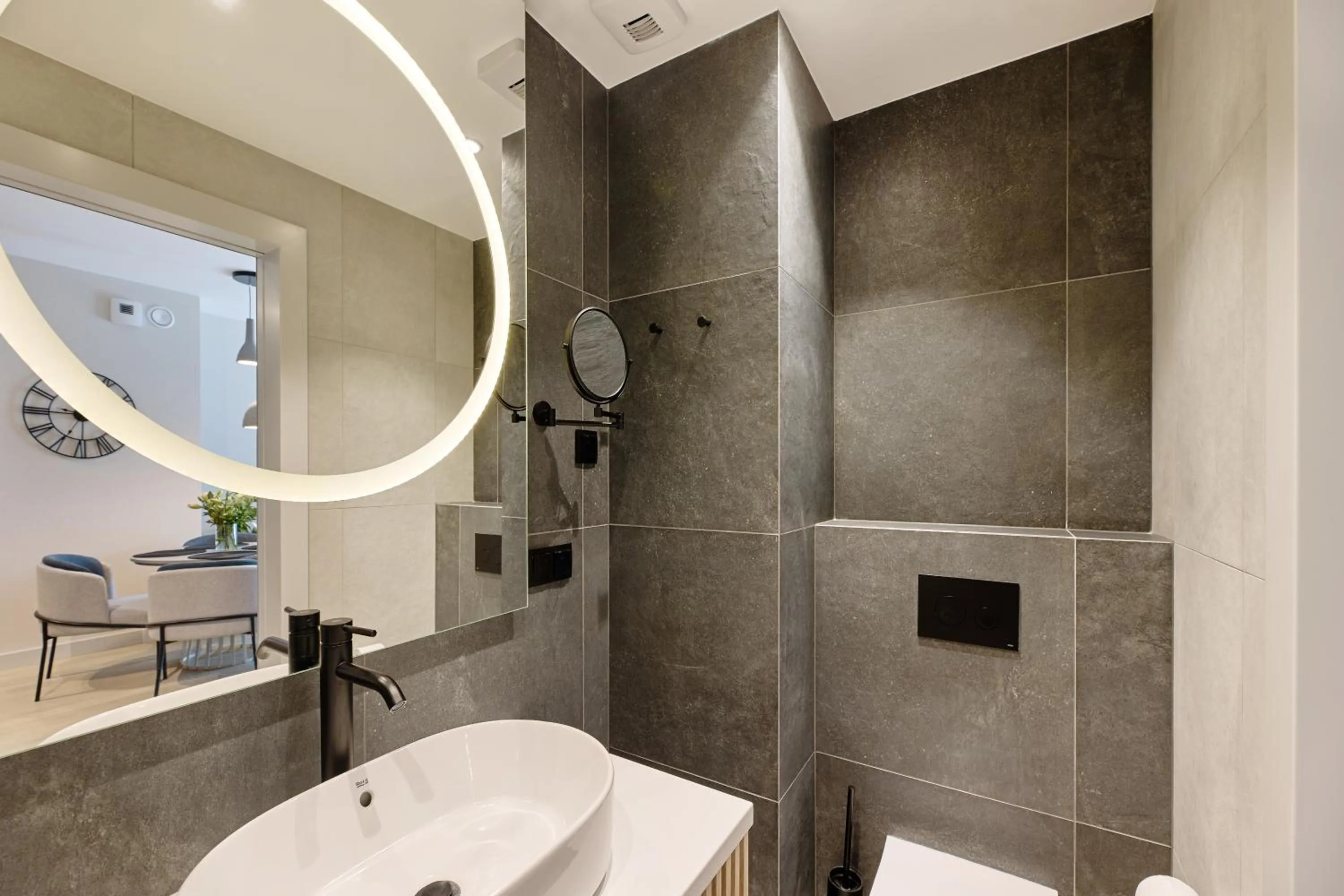 Shower in Resort Baltic Waves Apartments - Pool & Spa