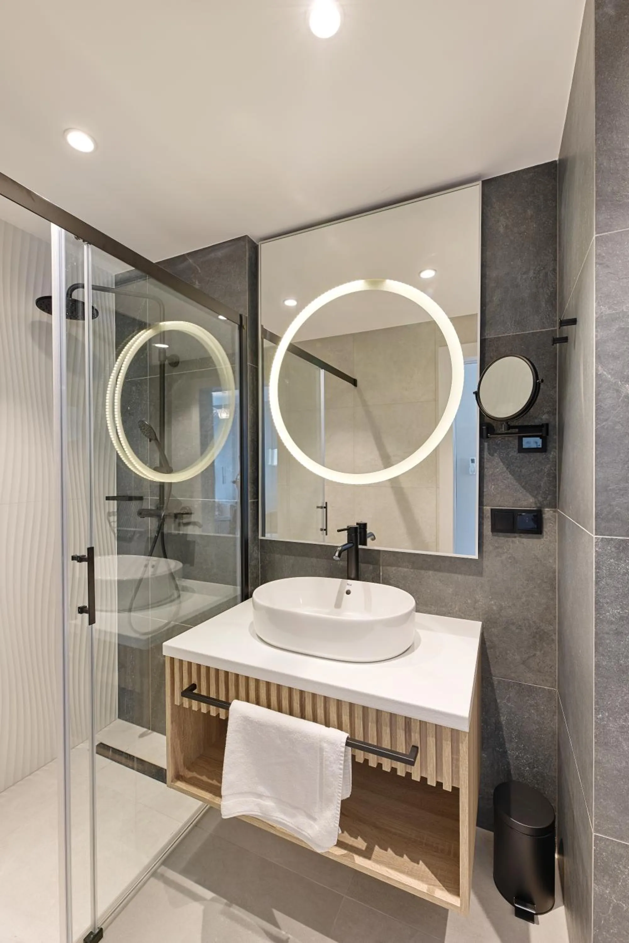 Shower in Resort Baltic Waves Apartments - Pool & Spa