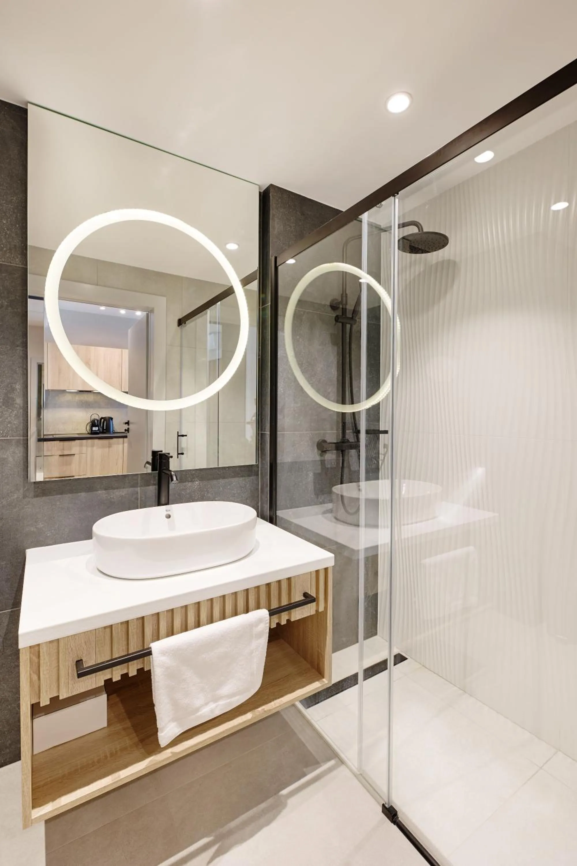 Shower in Resort Baltic Waves Apartments - Pool & Spa