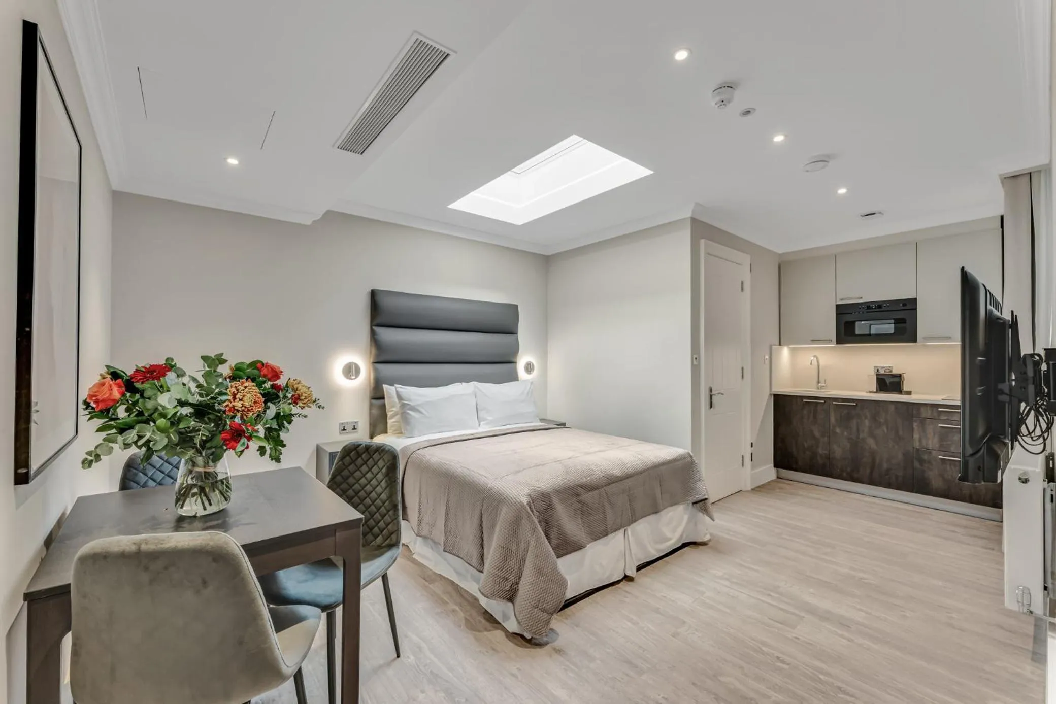 TV and multimedia, Bed in Cleveland Residences Bloomsbury