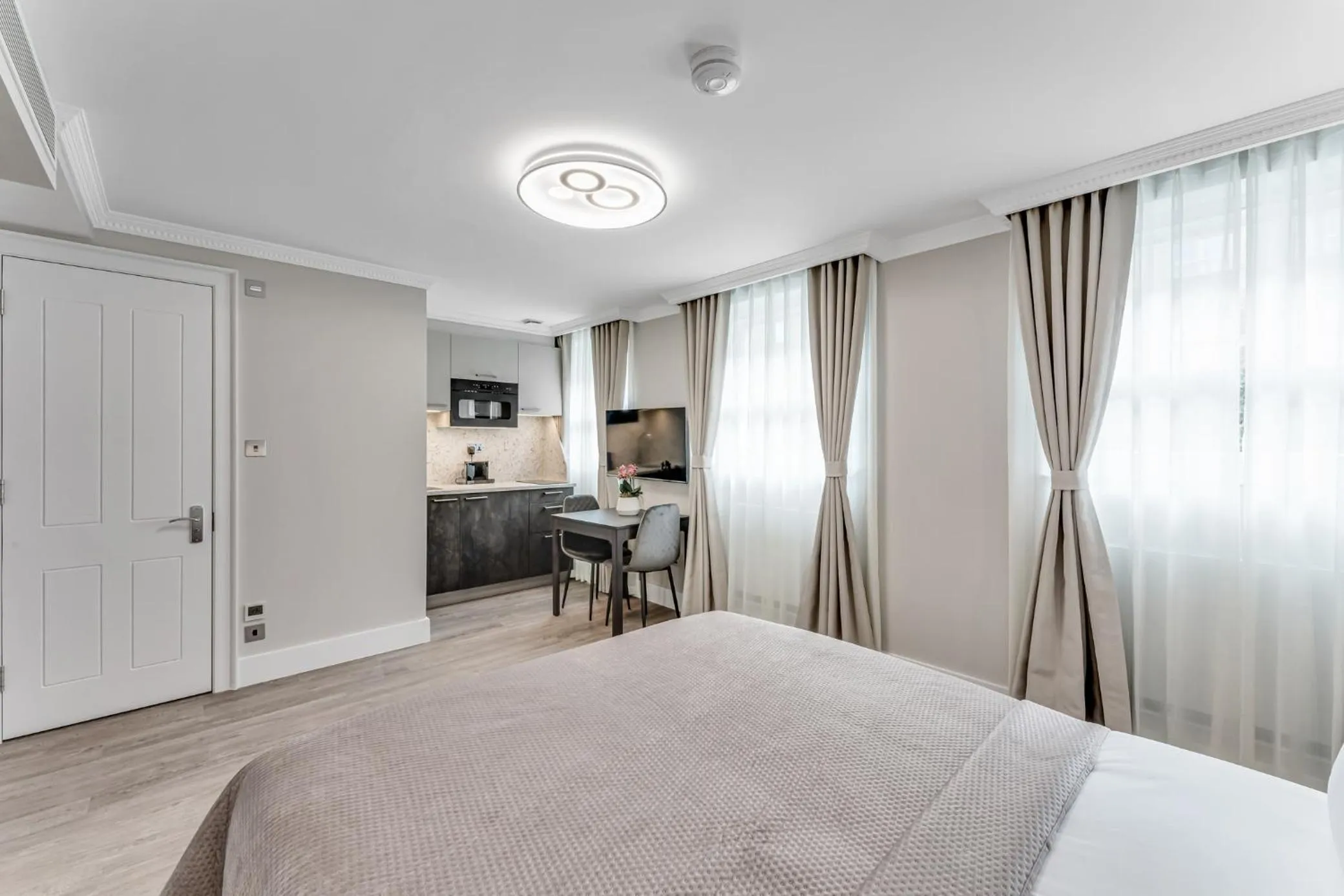 Photo of the whole room, Bed in Cleveland Residences Bloomsbury