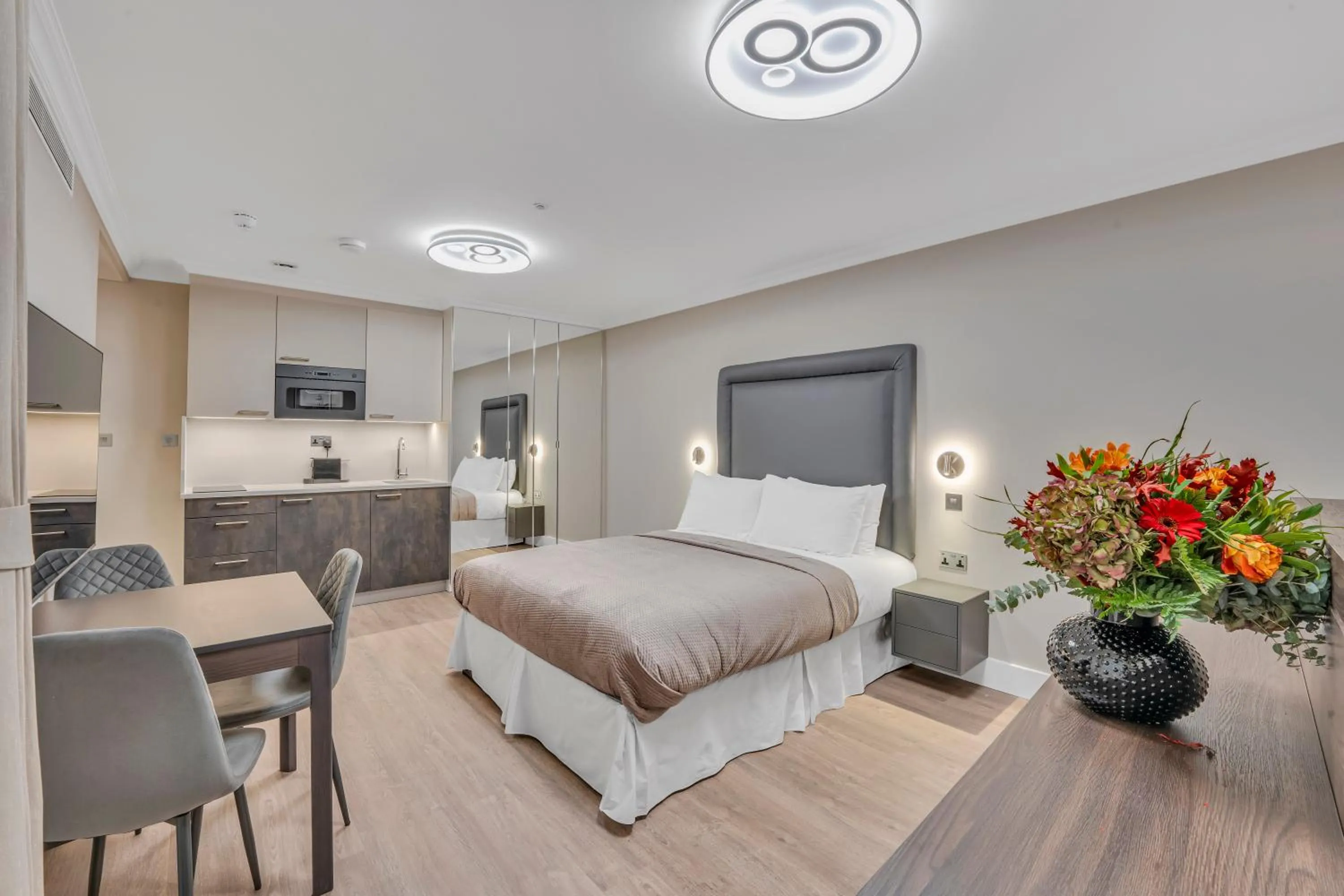 Photo of the whole room, Bed in Cleveland Residences Bloomsbury