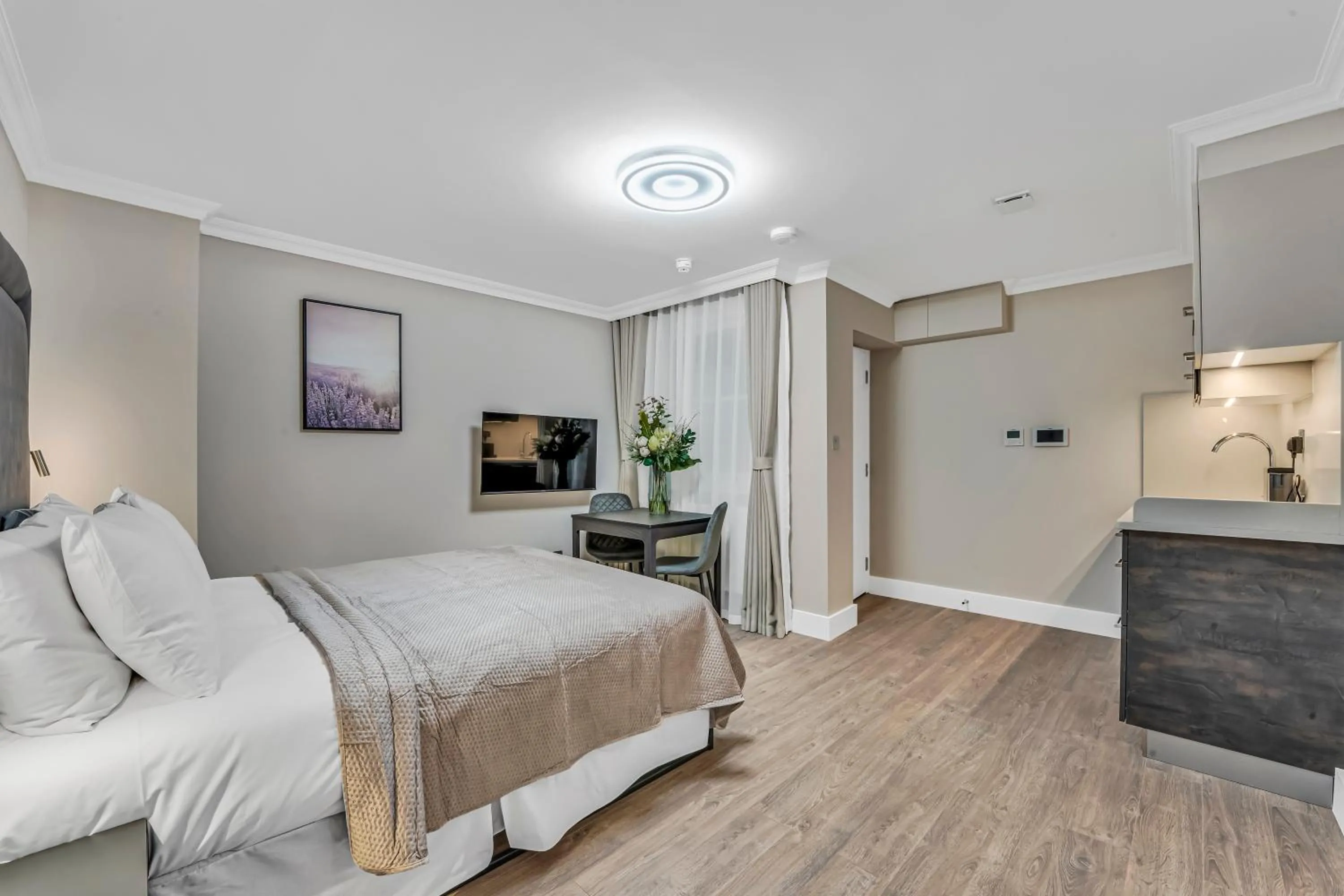 TV and multimedia, Bed in Cleveland Residences Bloomsbury