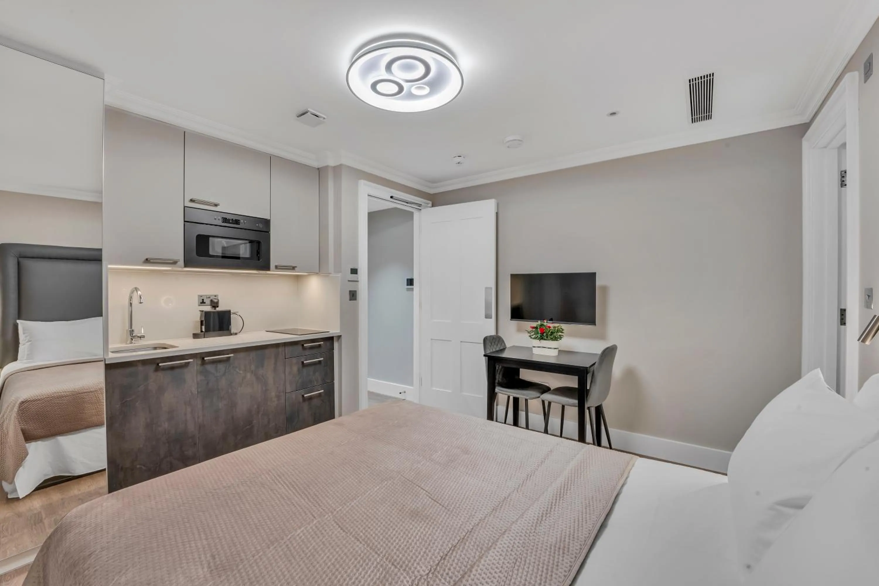 TV and multimedia, Bed in Cleveland Residences Bloomsbury