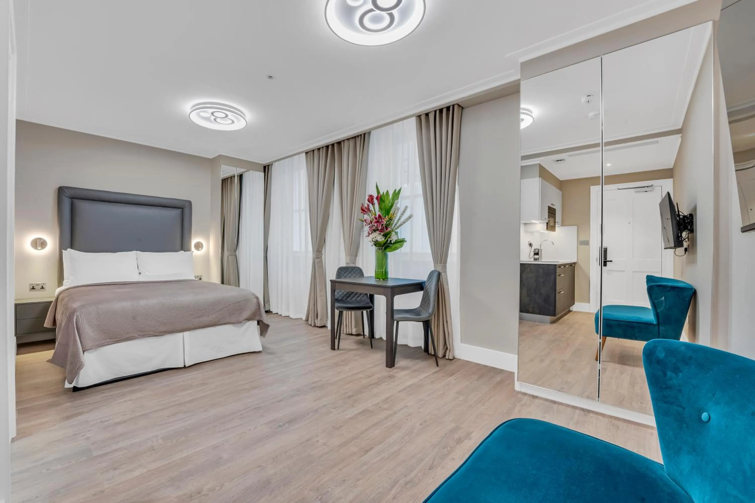 Photo of the whole room, Bed in Cleveland Residences Bloomsbury