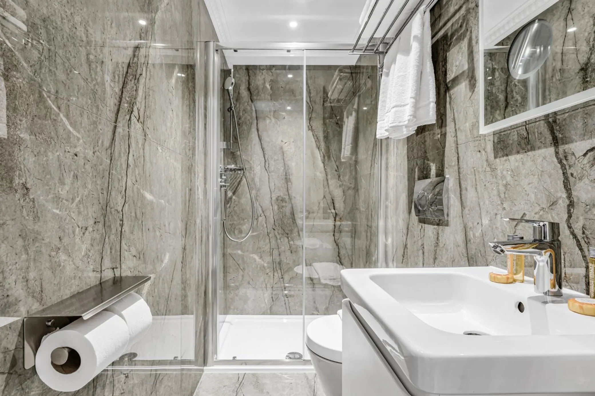 Shower in Cleveland Residences Bloomsbury