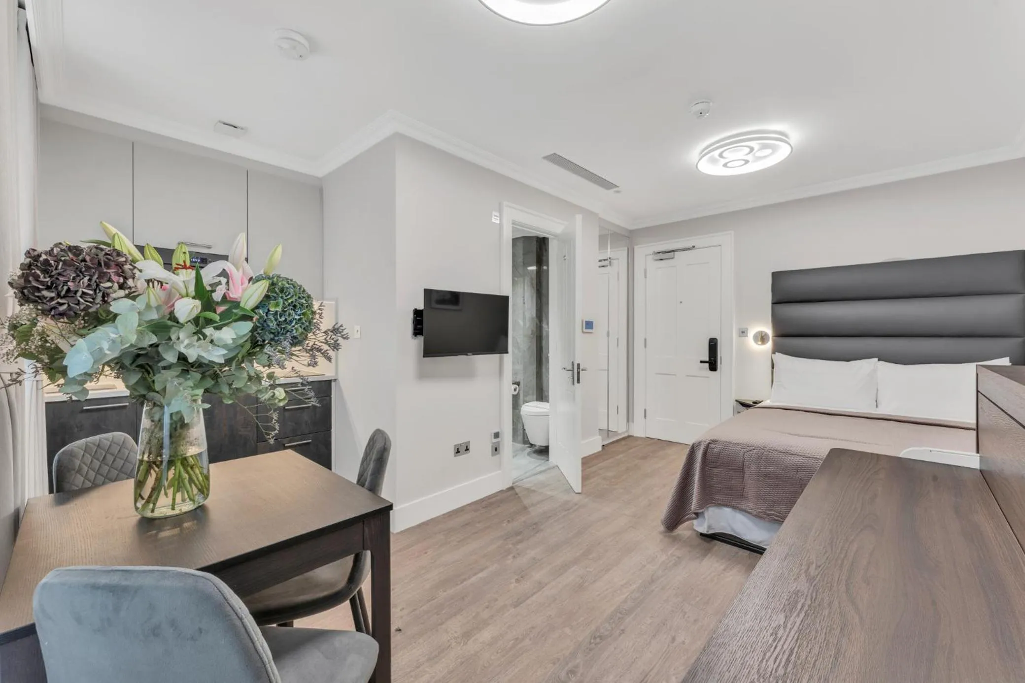 TV and multimedia in Cleveland Residences Bloomsbury