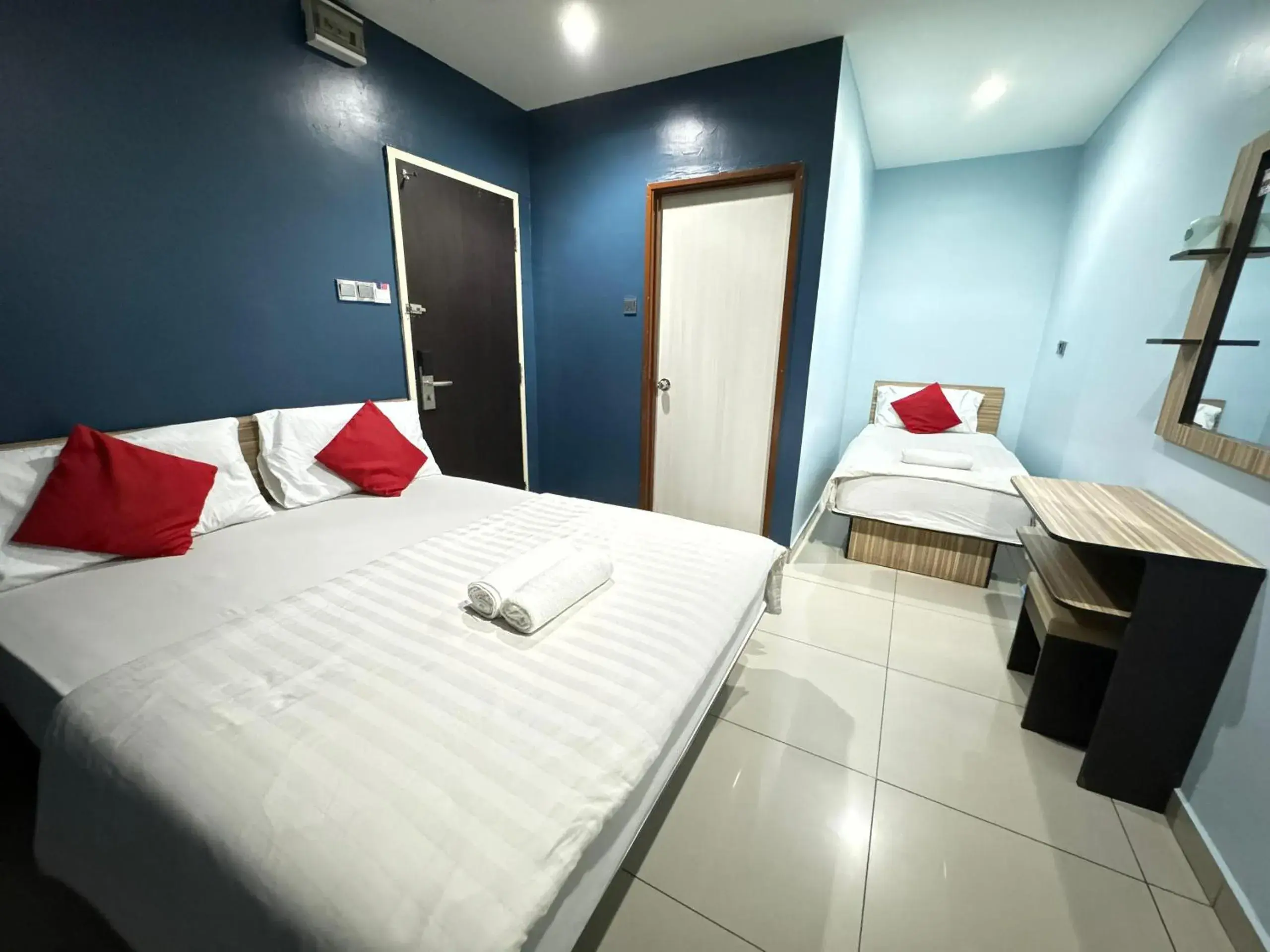 Superior Triple Room in Hotel Pinji Ipoh Superior Triple Room in Hotel Pinji Ipoh