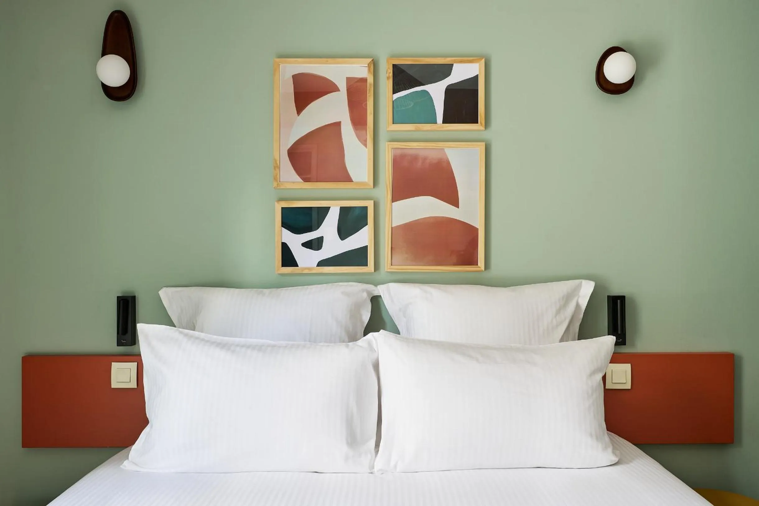 Bed in Hôtel Ligo by HappyCulture