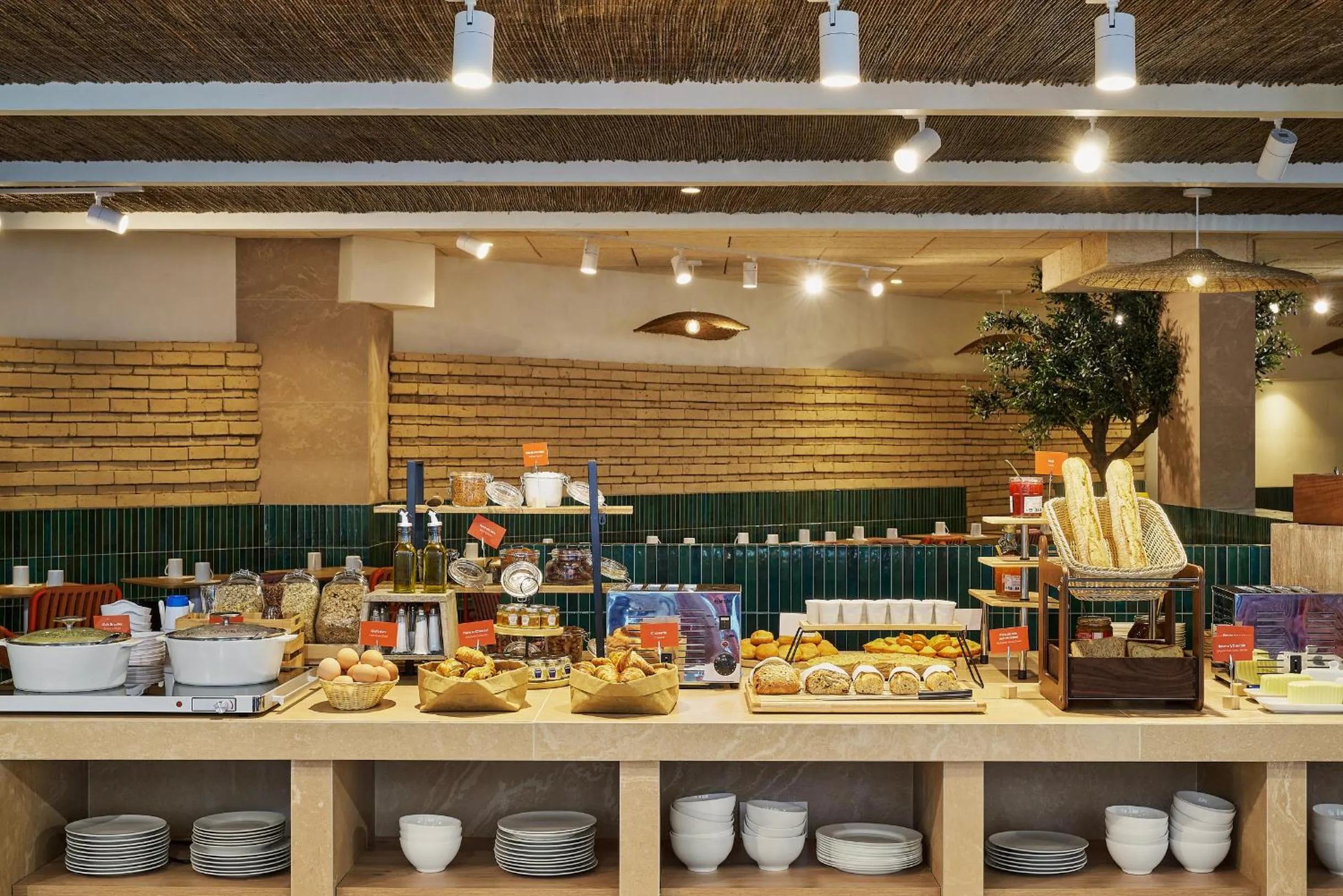 Buffet breakfast in Hôtel Ligo by HappyCulture