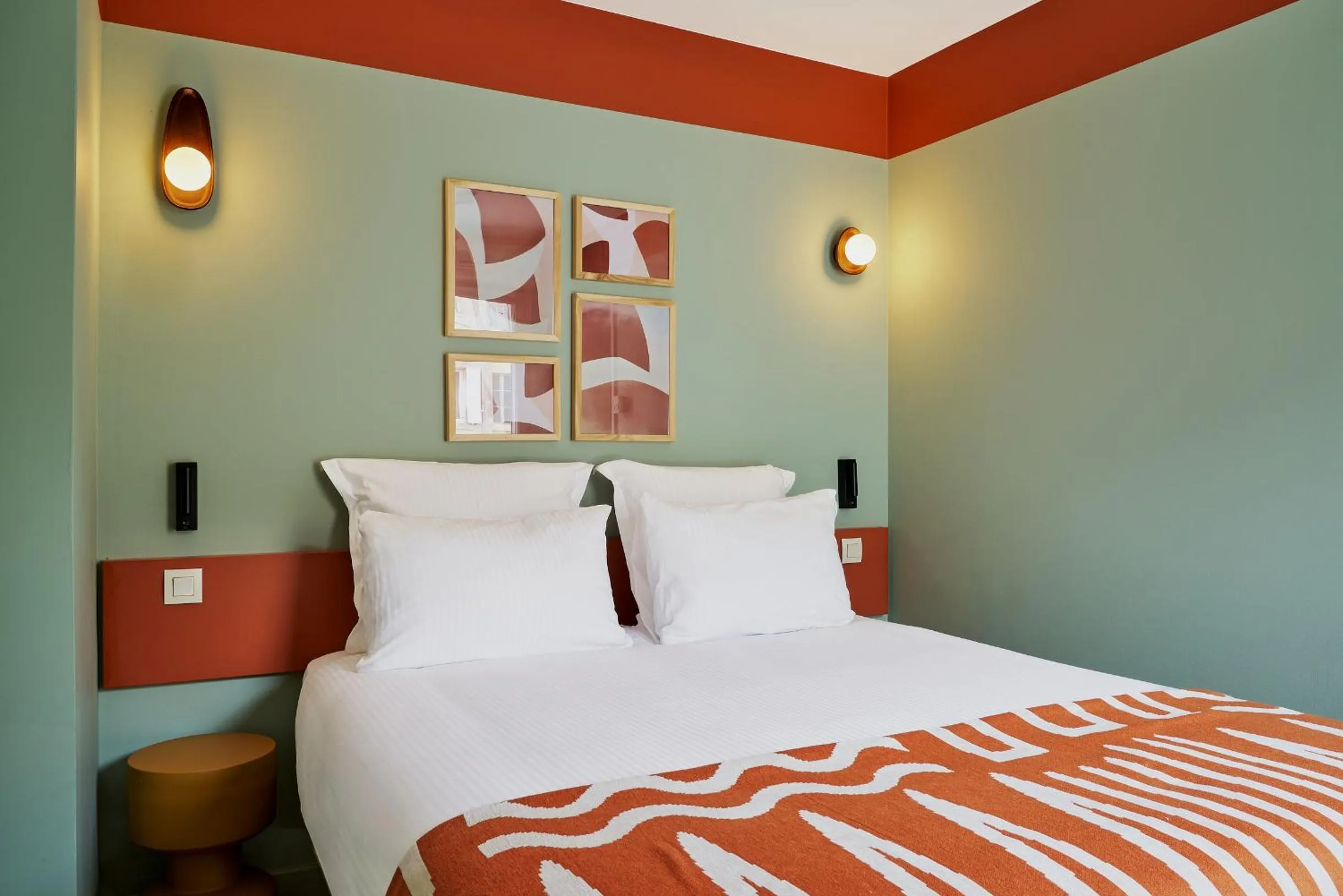 Bed in Hôtel Ligo by HappyCulture