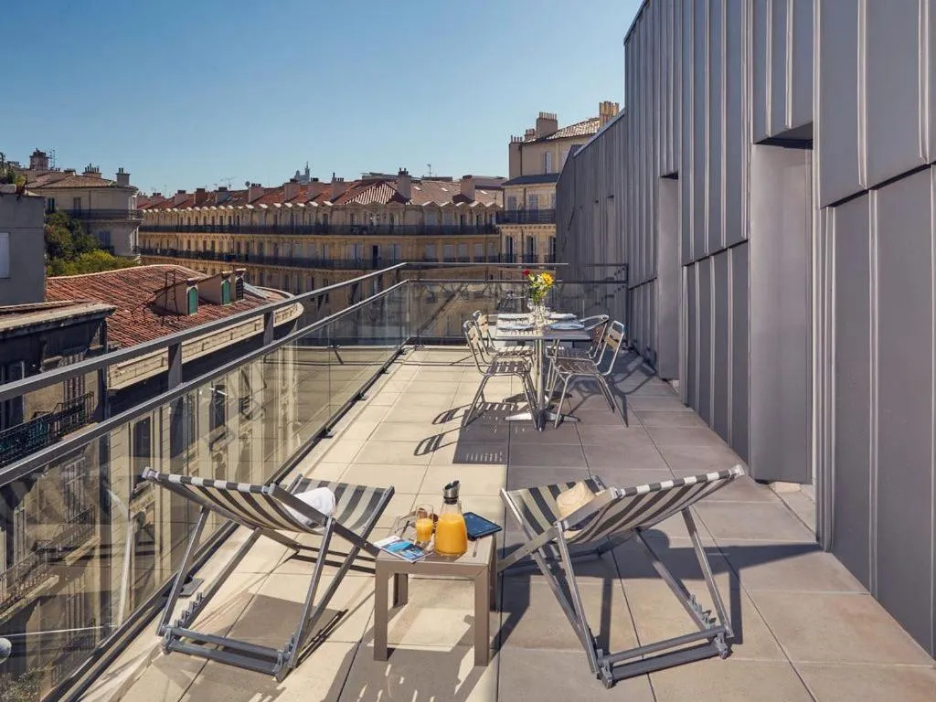 Patio in Hôtel Ligo by HappyCulture