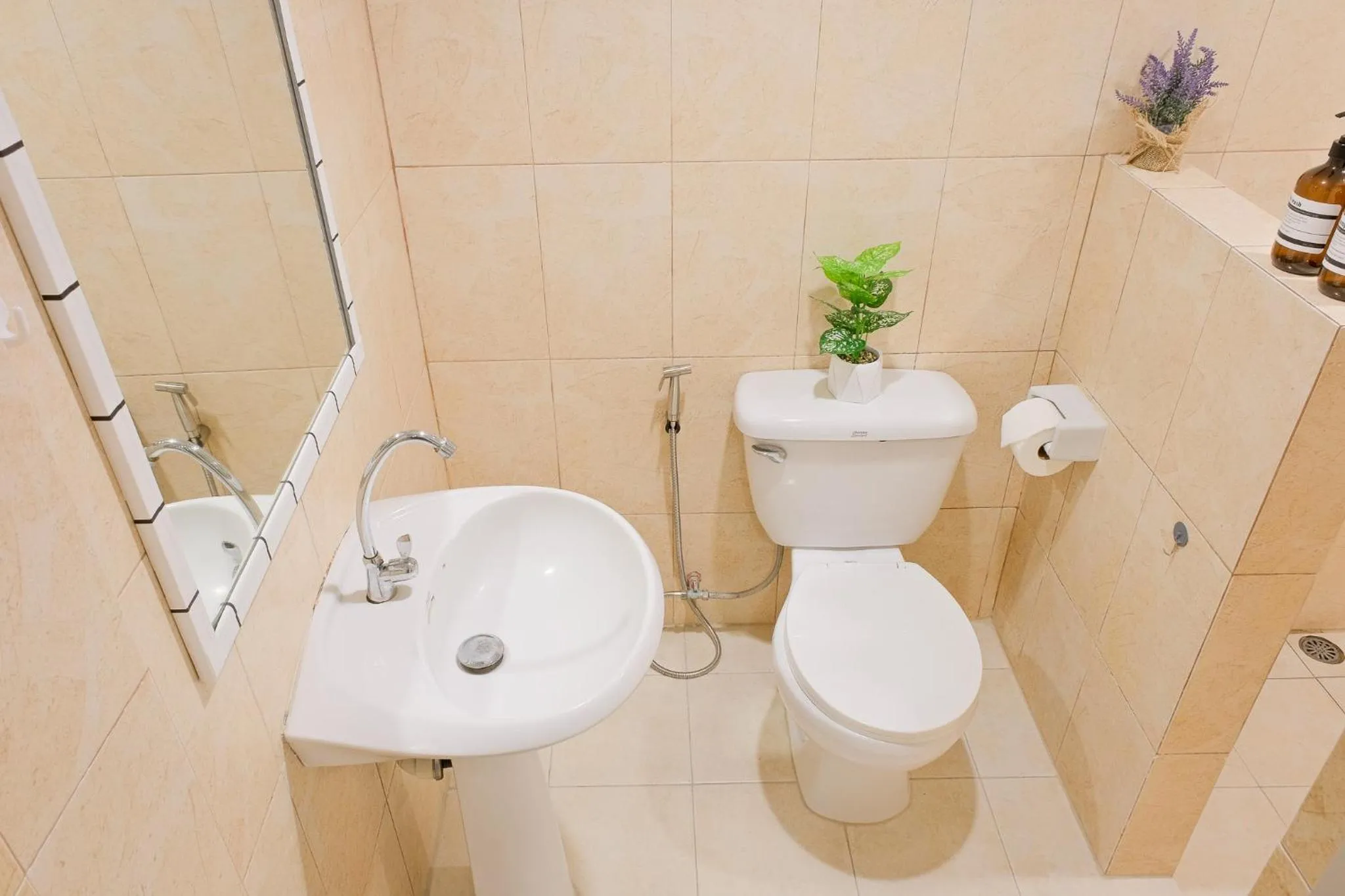 Toilet in Baan Chinnakarn