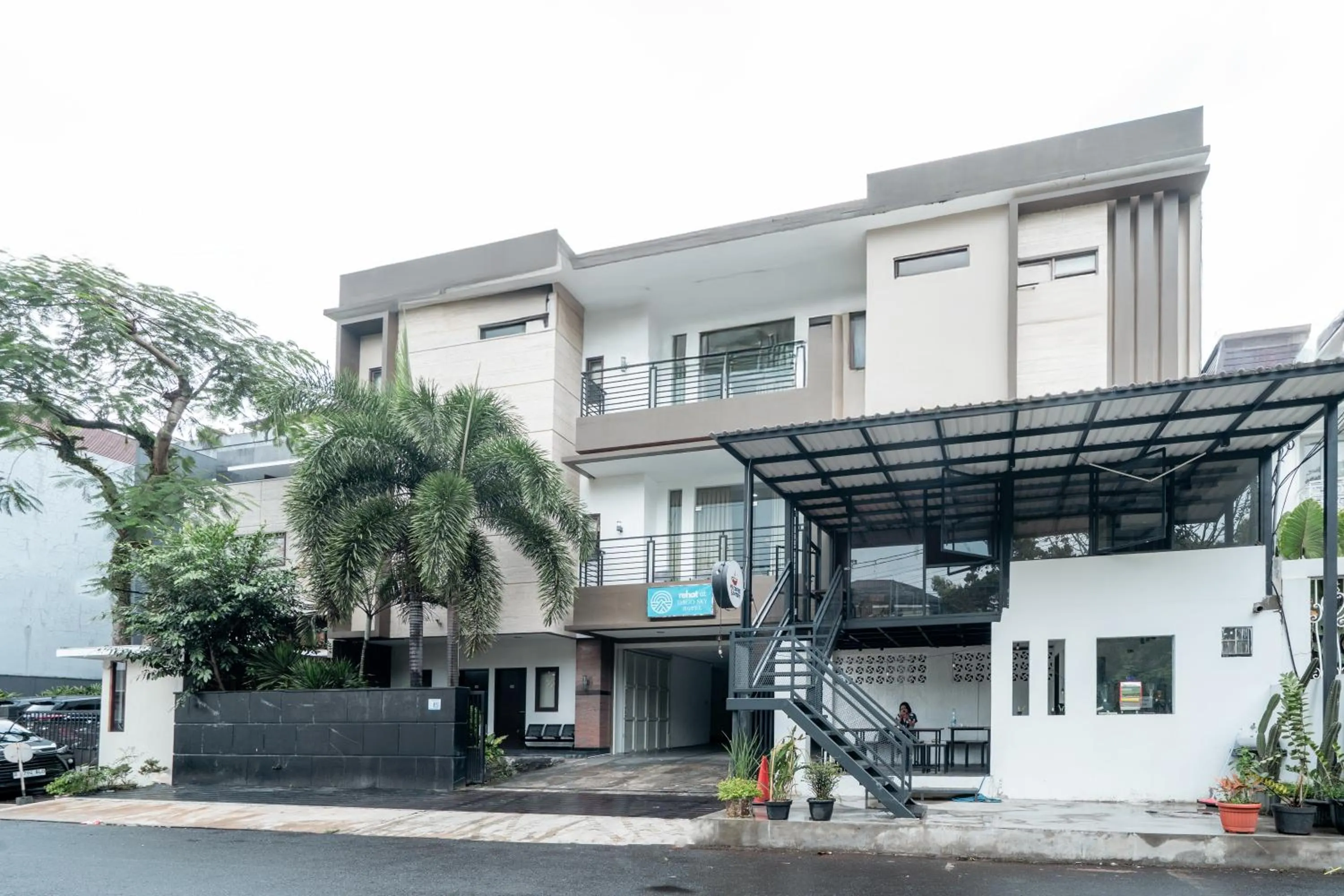 Facade/entrance in Rehat at Dago Sky Hotel