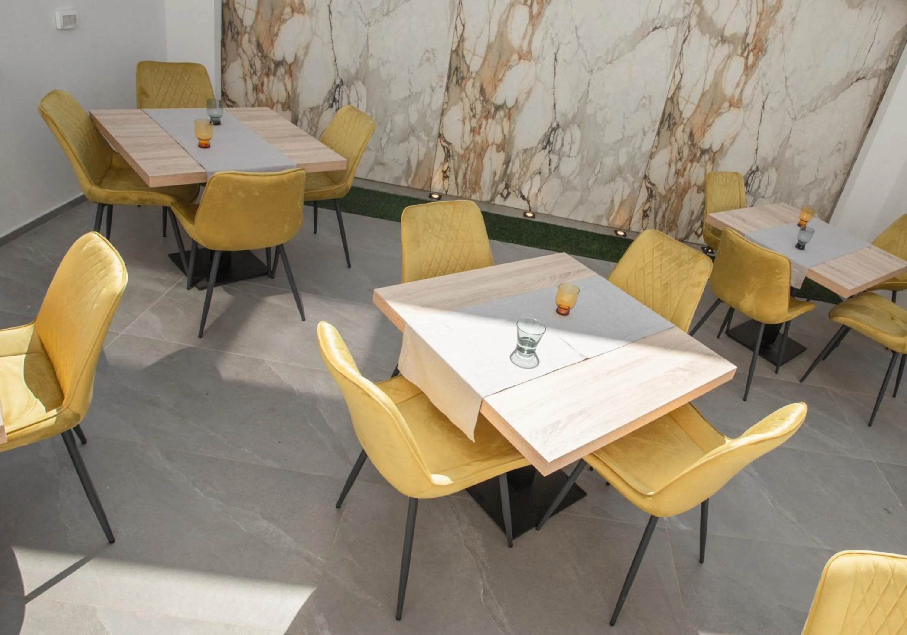 Breakfast in Alexander House Hotel