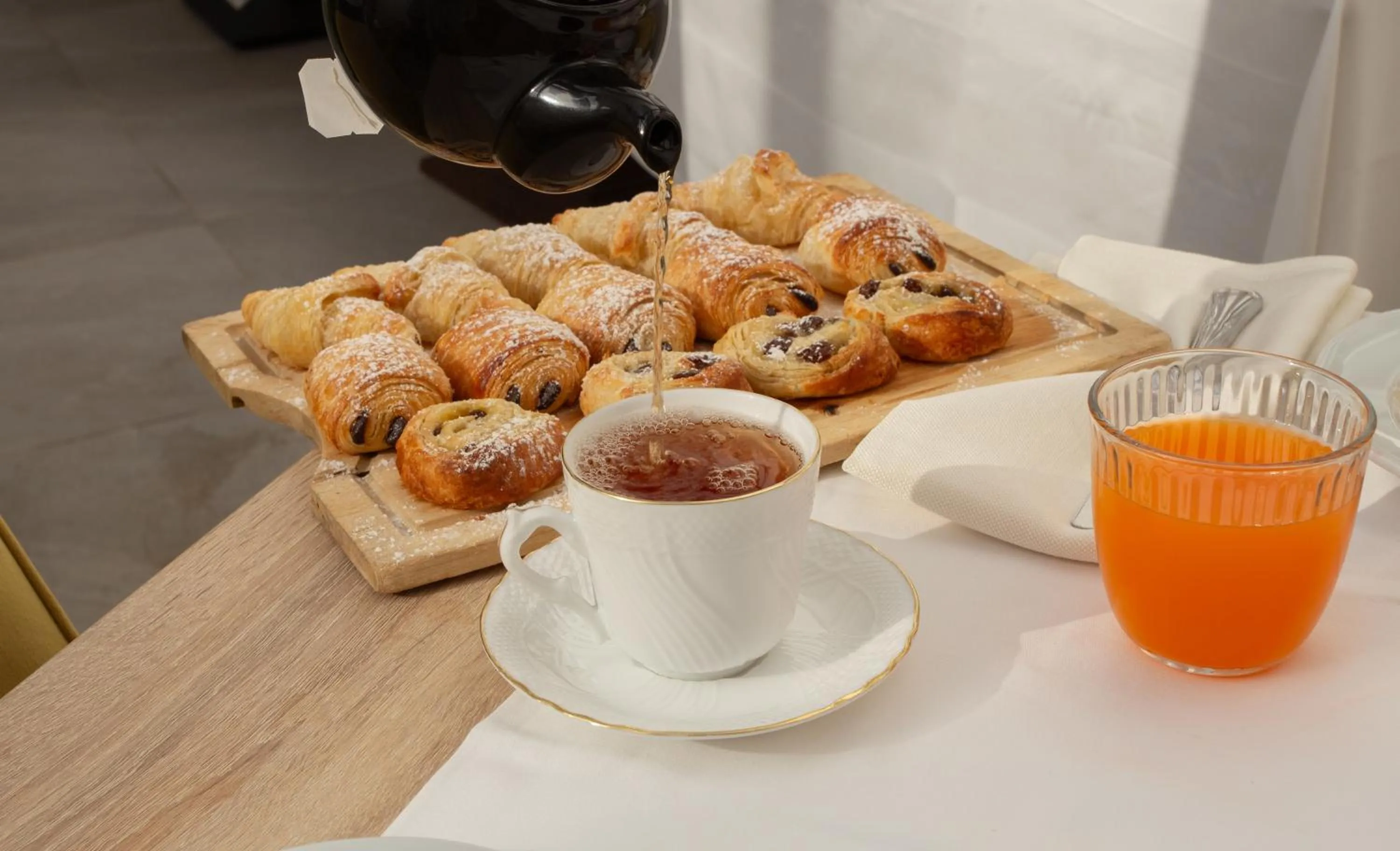 Breakfast in Alexander House Hotel