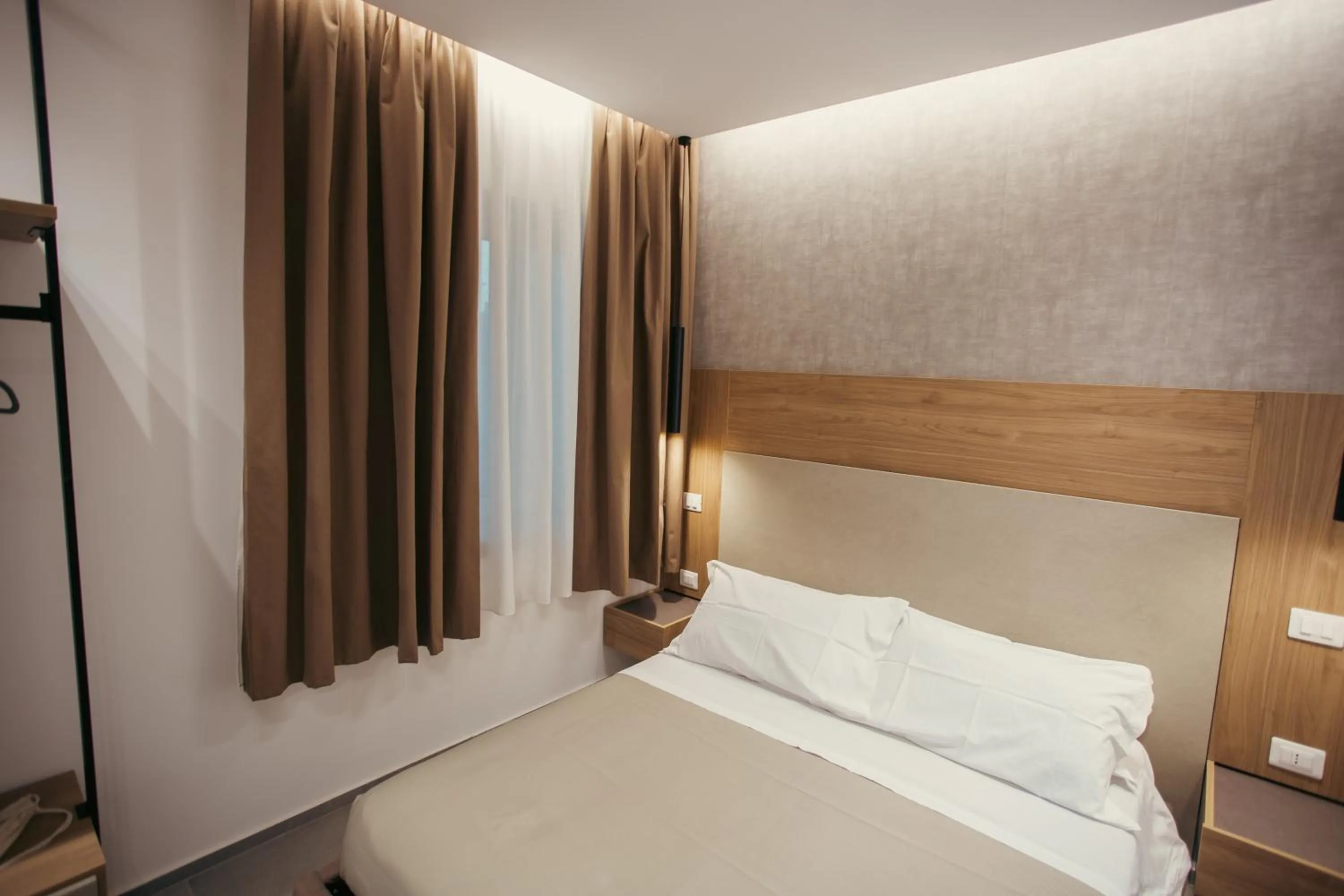 Bed in Alexander House Hotel