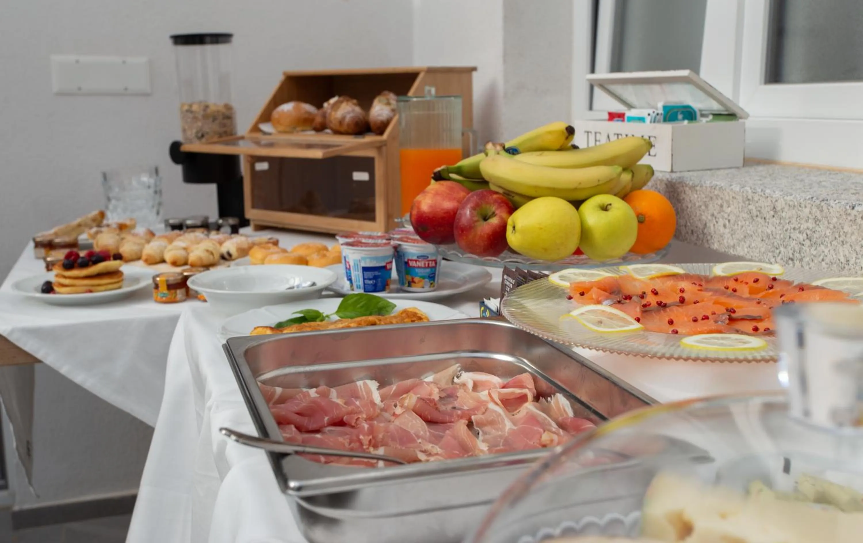 Buffet breakfast in Alexander House Hotel