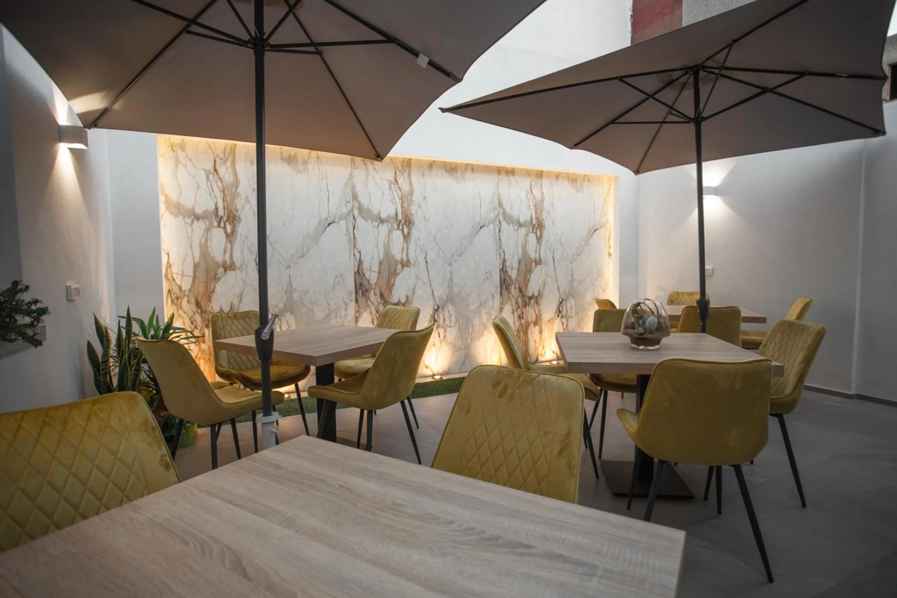 Breakfast in Alexander House Hotel