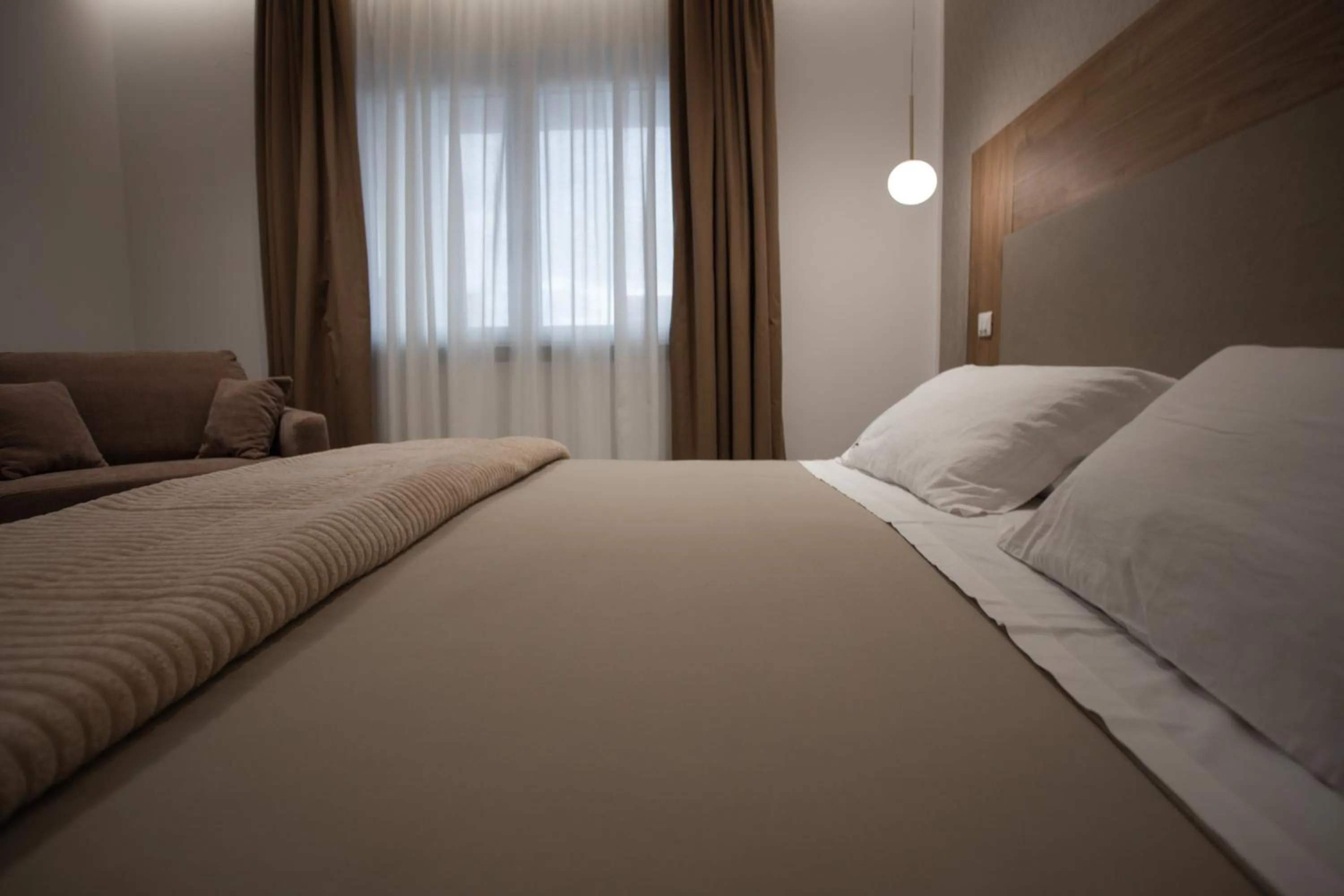 Bedroom, Bed in Alexander House Hotel