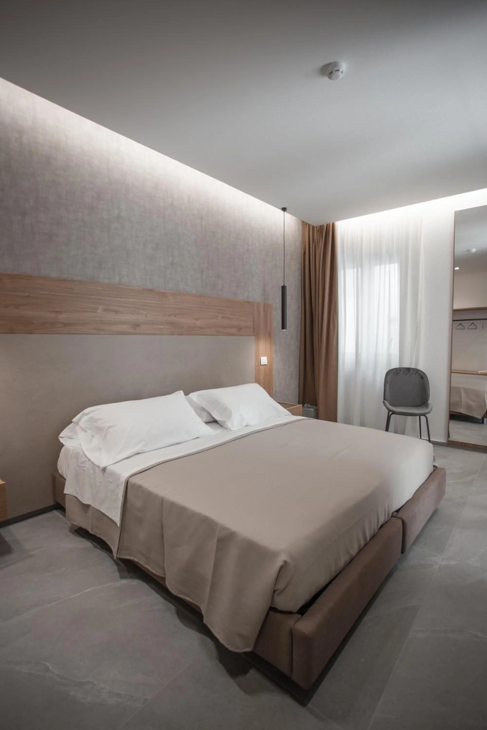 Bed in Alexander House Hotel